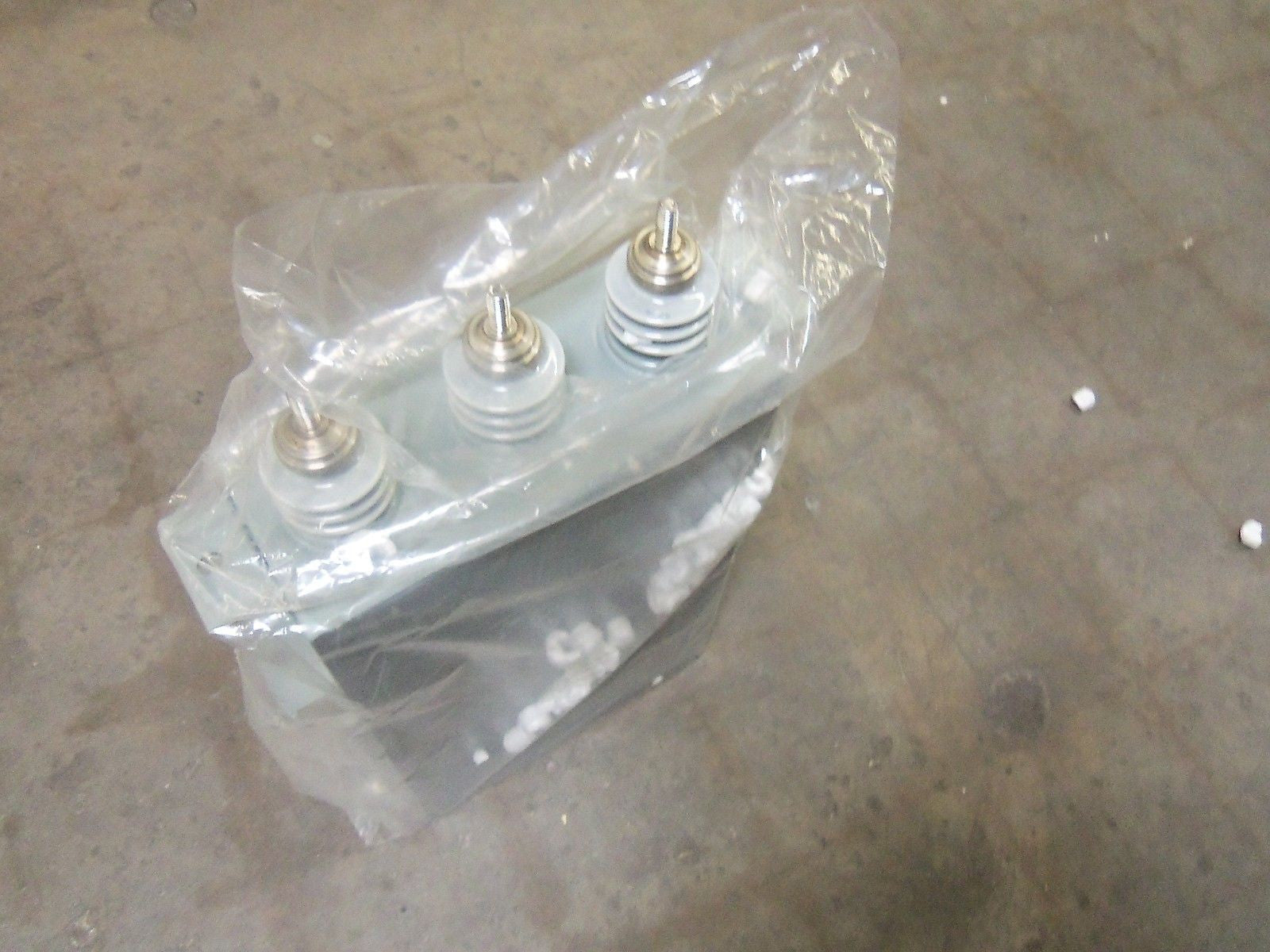 AEROVOX ICC0200M33 *NEW NO BOX*