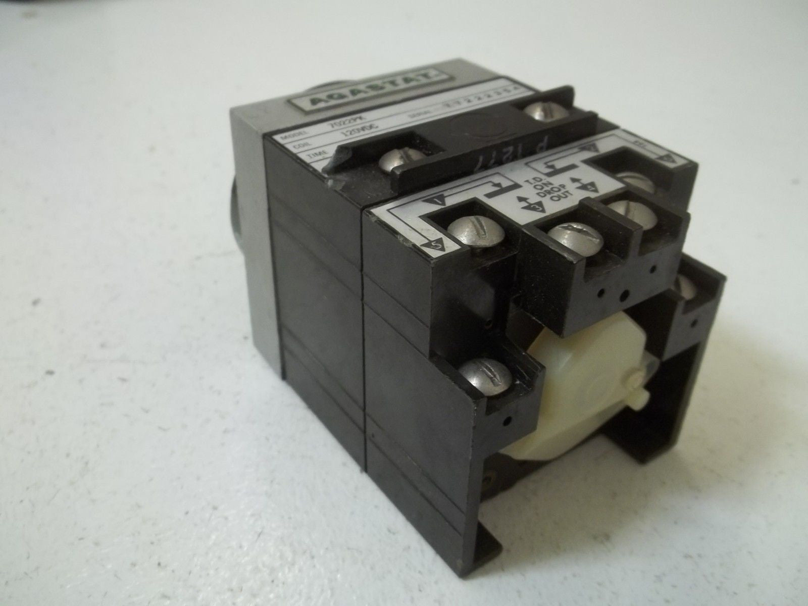 AGASTAT 7022PK TIMING RELAY 1-300SEC. 120VDC *USED*