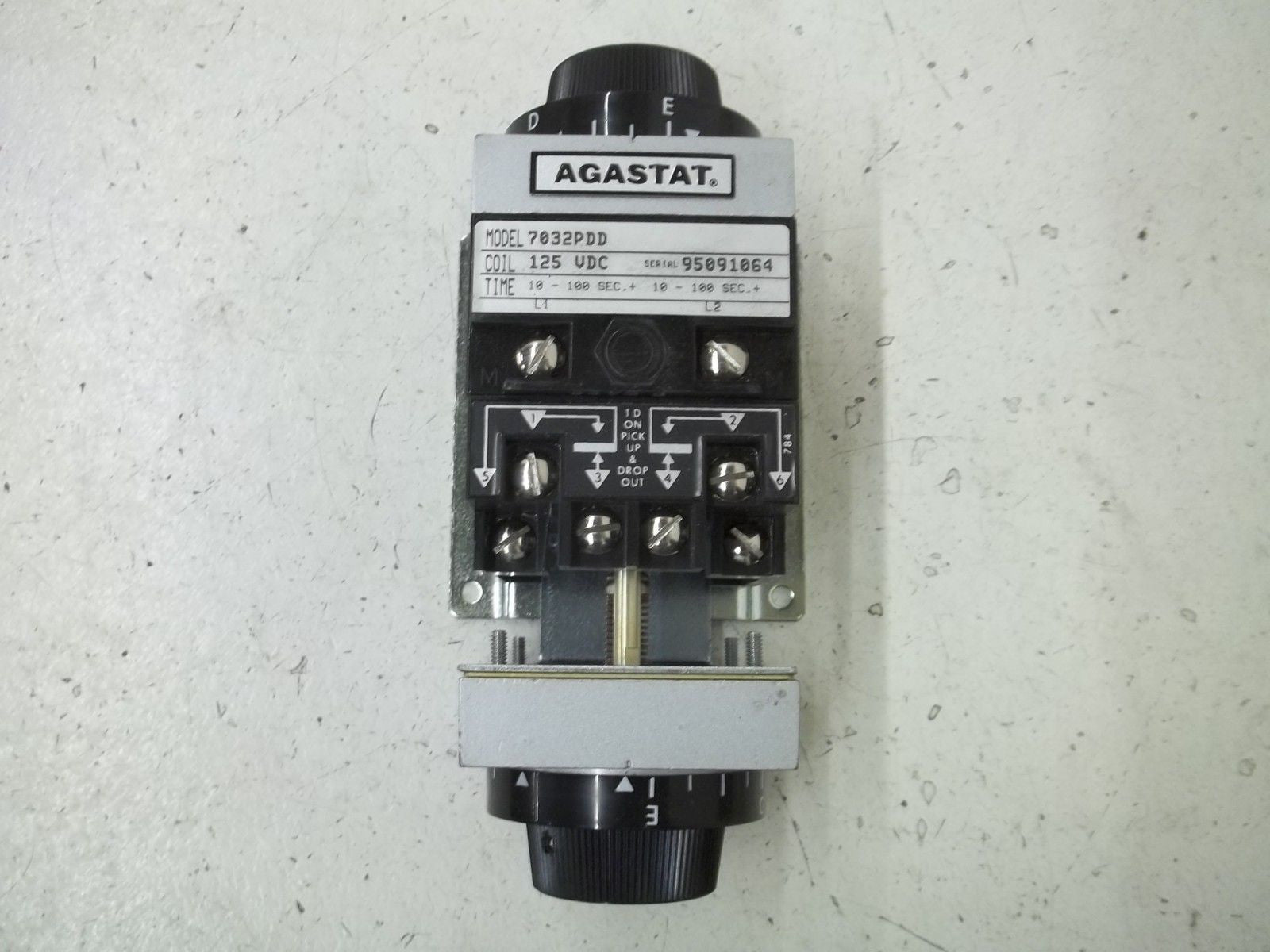 AGASTAT 7032PDD TIMING RELAY 125VDC 10-100SEC. *NEW NO BOX*