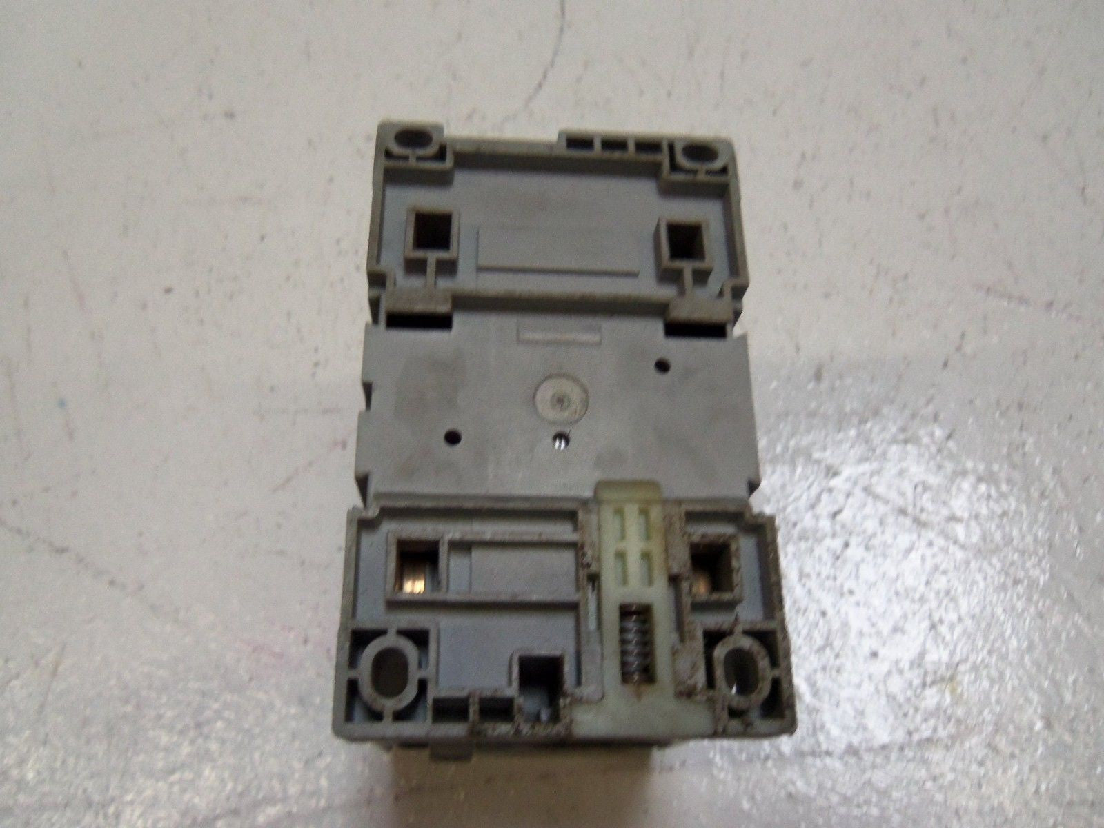 ALLEN-BRADLEY 100-C85DJ10 SERIES A CONTACTOR *USED*