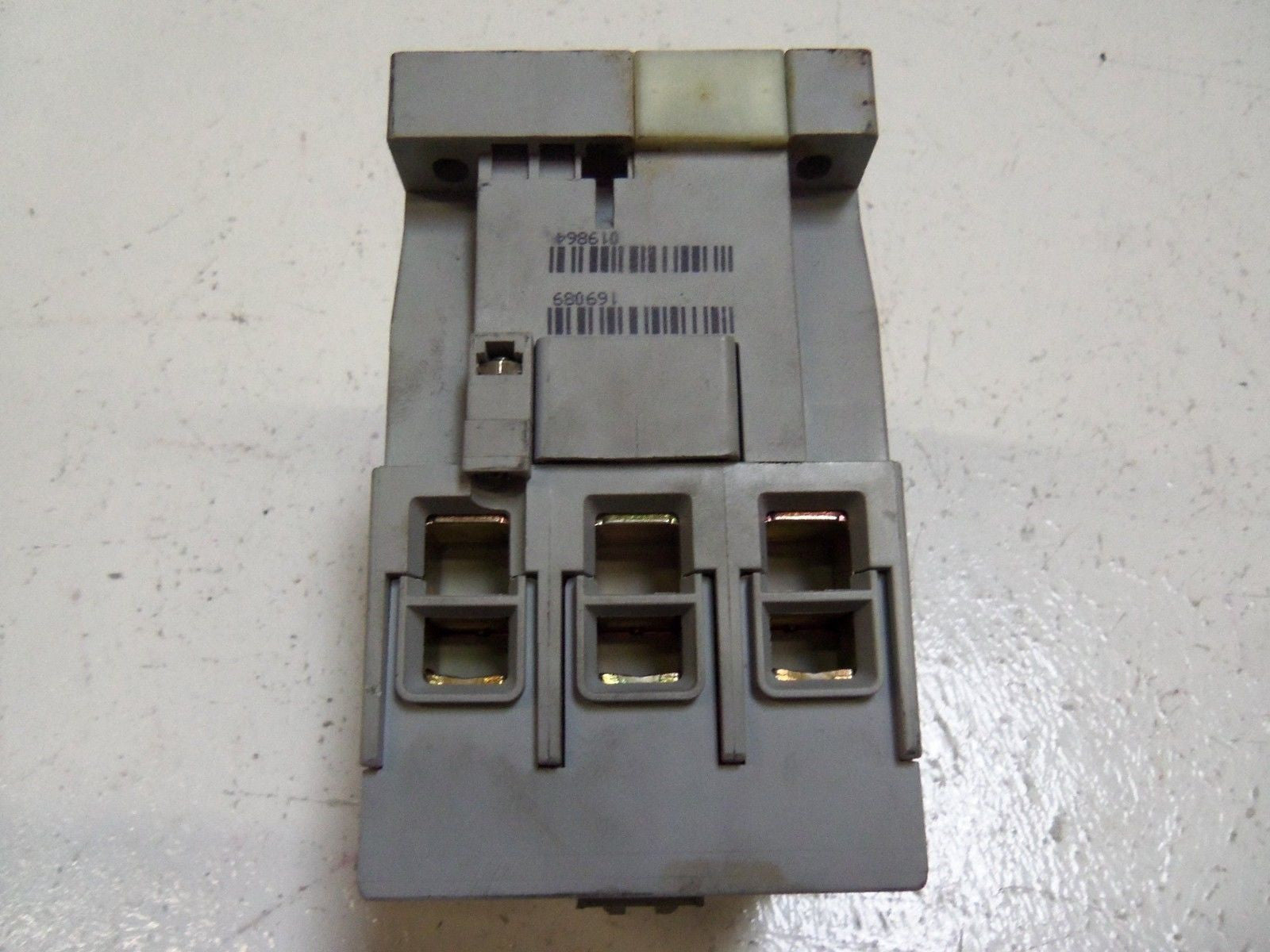 ALLEN-BRADLEY 100-C85DJ10 SERIES A CONTACTOR *USED*