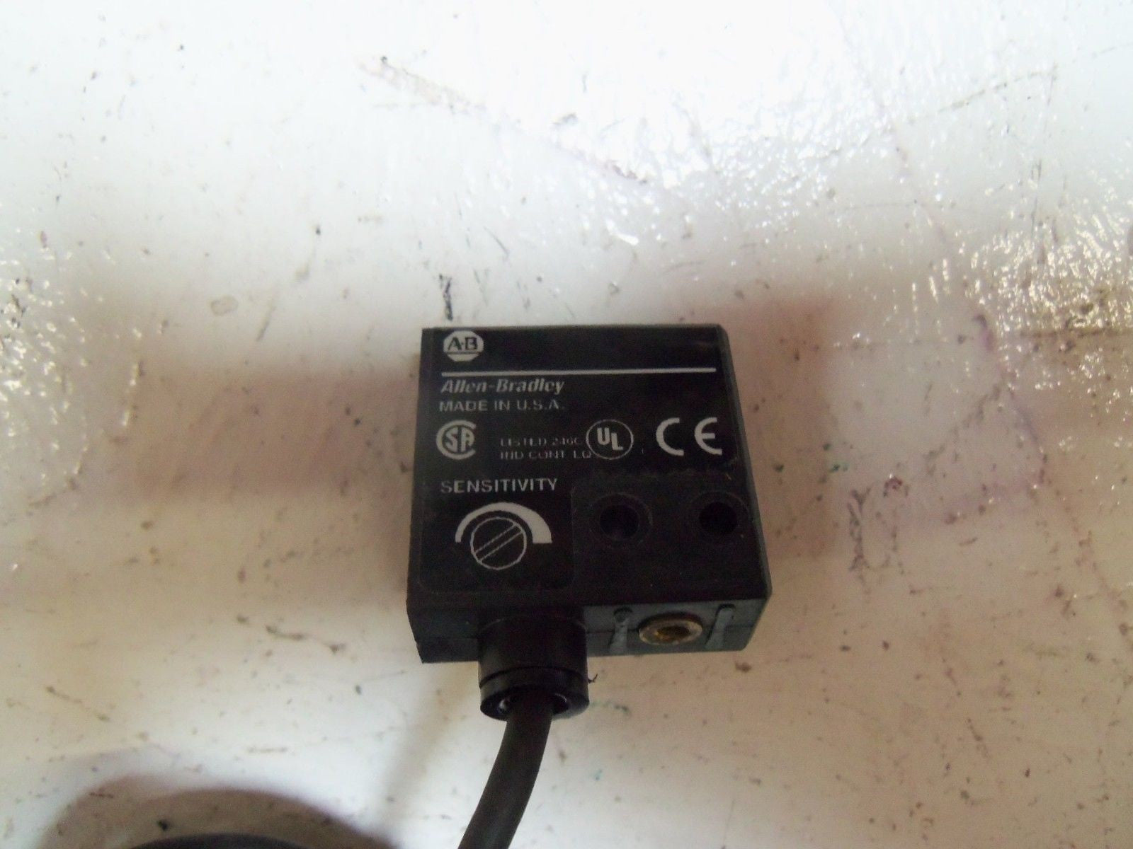 ALLEN-BRADLEY 42SML-7110 SERIES B TRANSBEAM RECIEVER *USED*