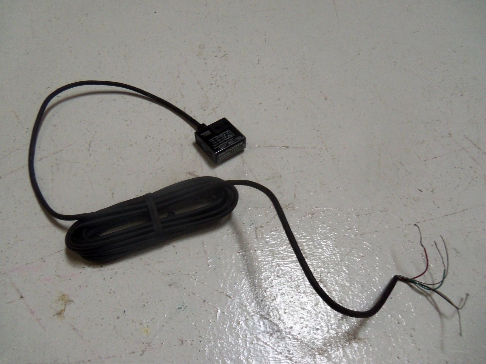 ALLEN-BRADLEY 42SMR-7111 SERIES B TRANSBEAM RECIEVER *USED*