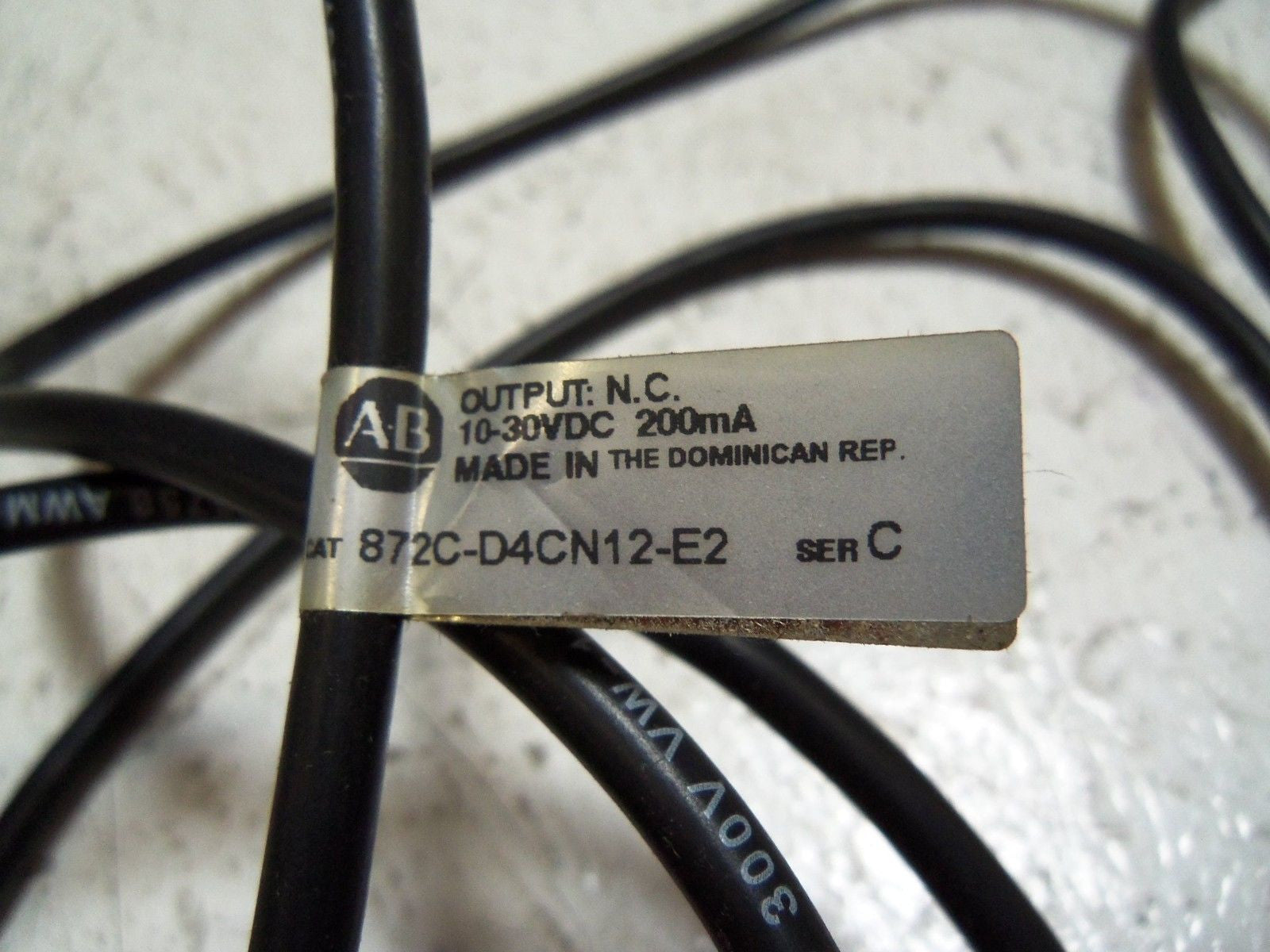 ALLEN-BRADLEY 872C-D4CN12-E2 SERIES C PROXIMITY SWITCH *USED*