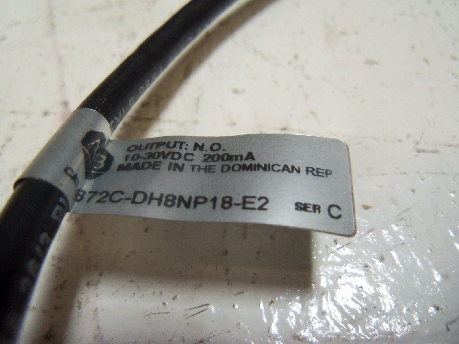 ALLEN-BRADLEY 872C-DH8NP18-E2 SERIES C PROXIMITY SENSOR *USED*