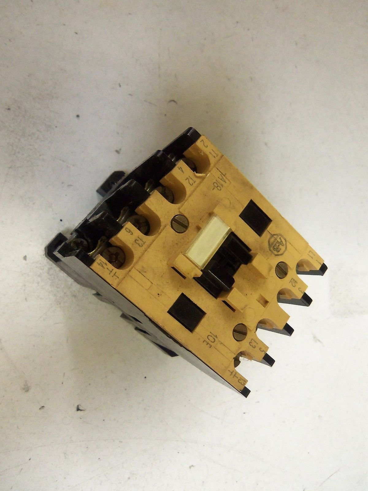 ALLEN BRADLEY 100-A18ND3 SER. C CONTACTOR 110/120V *USED*
