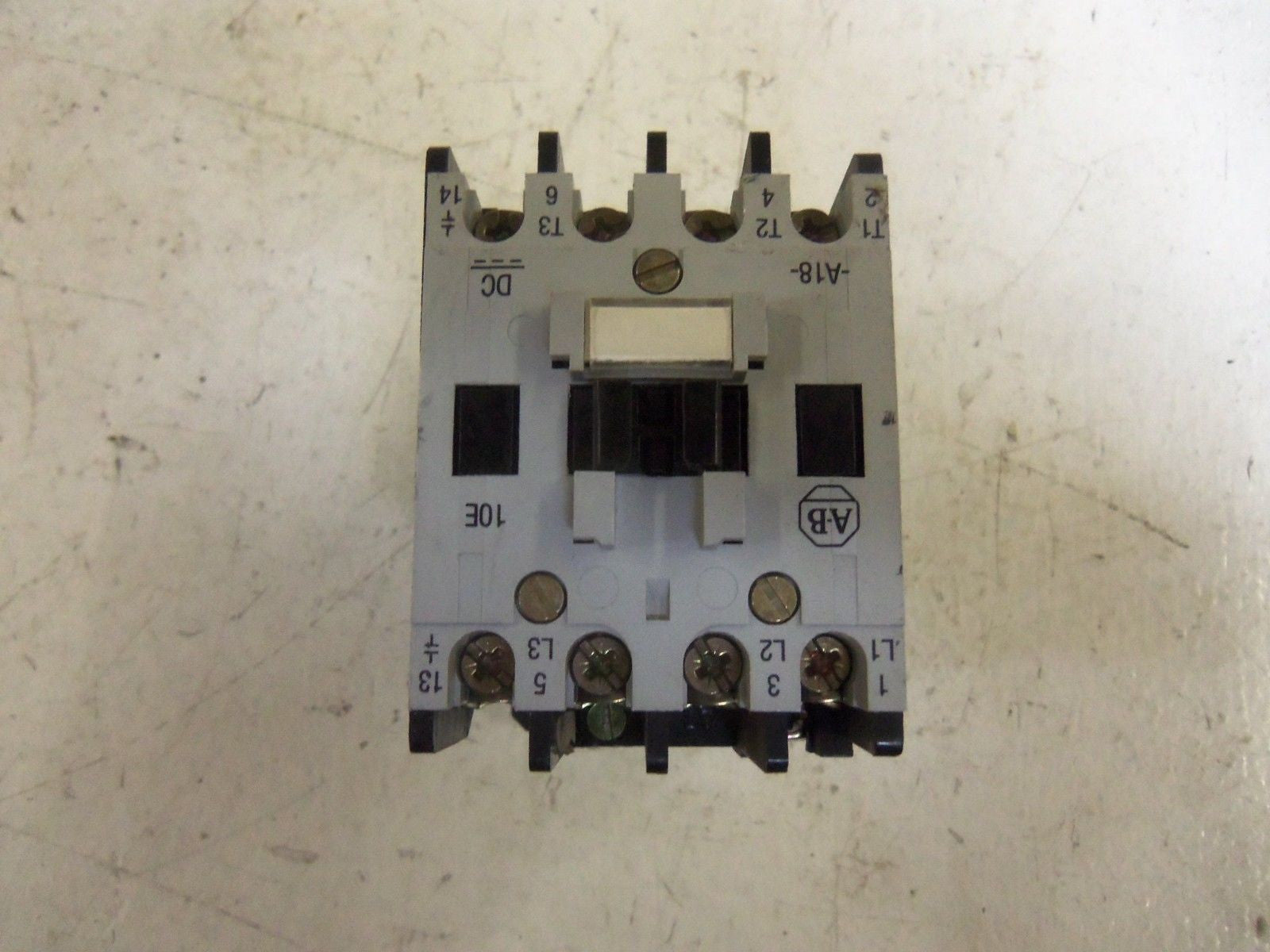 ALLEN BRADLEY 100-A18NZJ3 SER. B CONTACTOR 24VDC *USED*