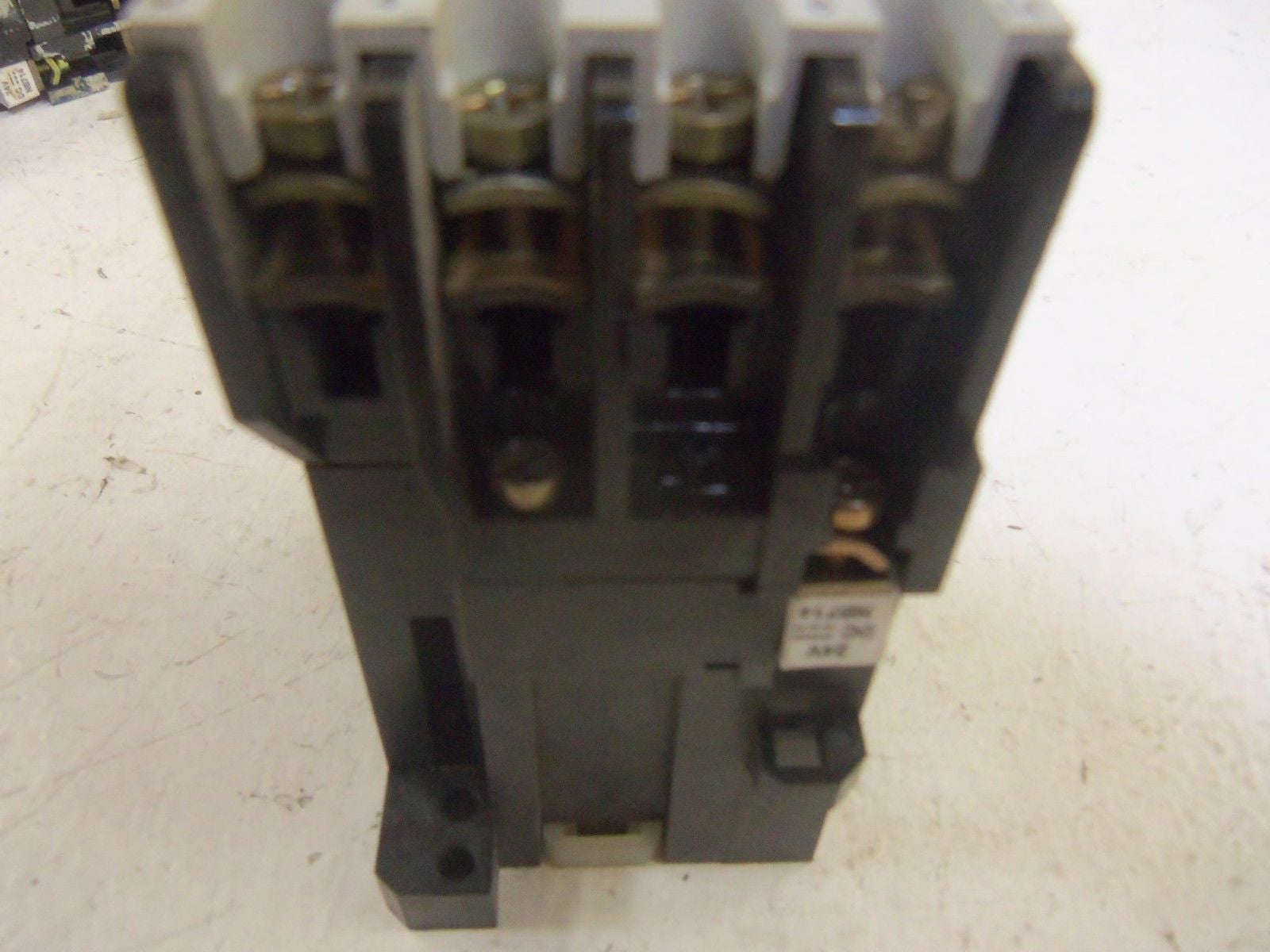 ALLEN BRADLEY 100-A18NZJ3 SER. B CONTACTOR 24VDC *USED*