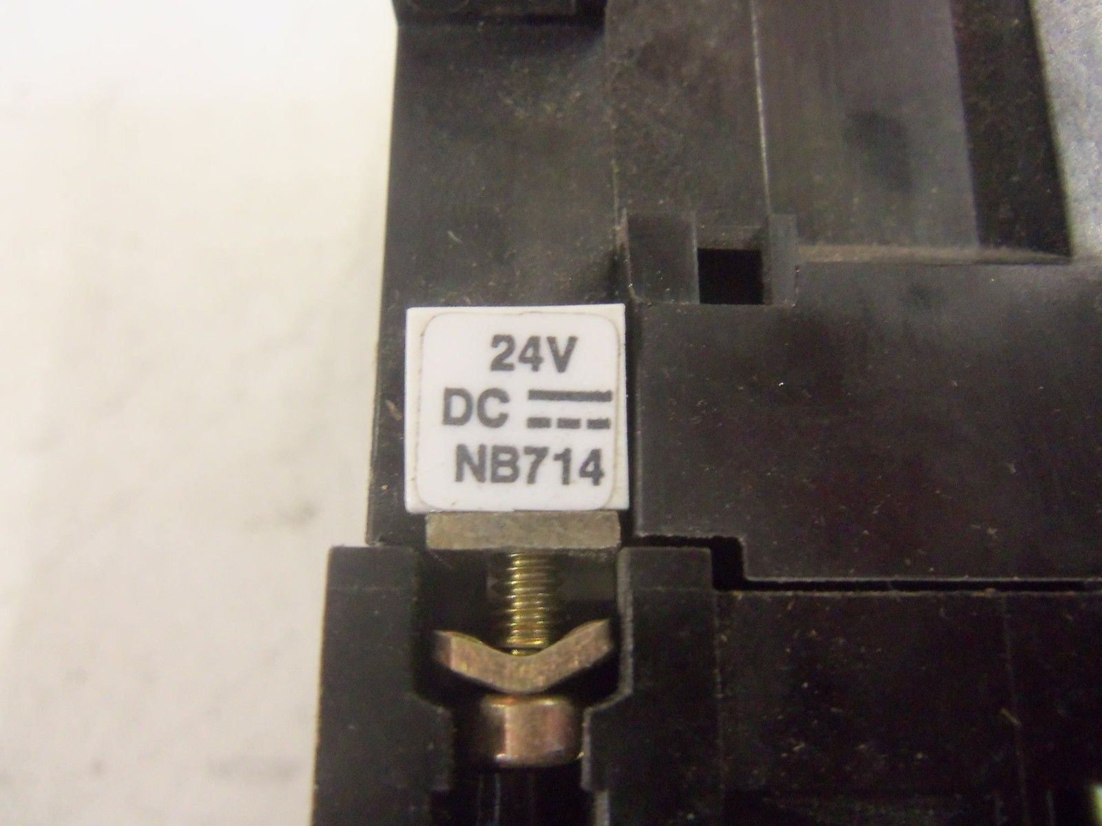 ALLEN BRADLEY 100-A18NZJ3 SER. B CONTACTOR 24VDC *USED*