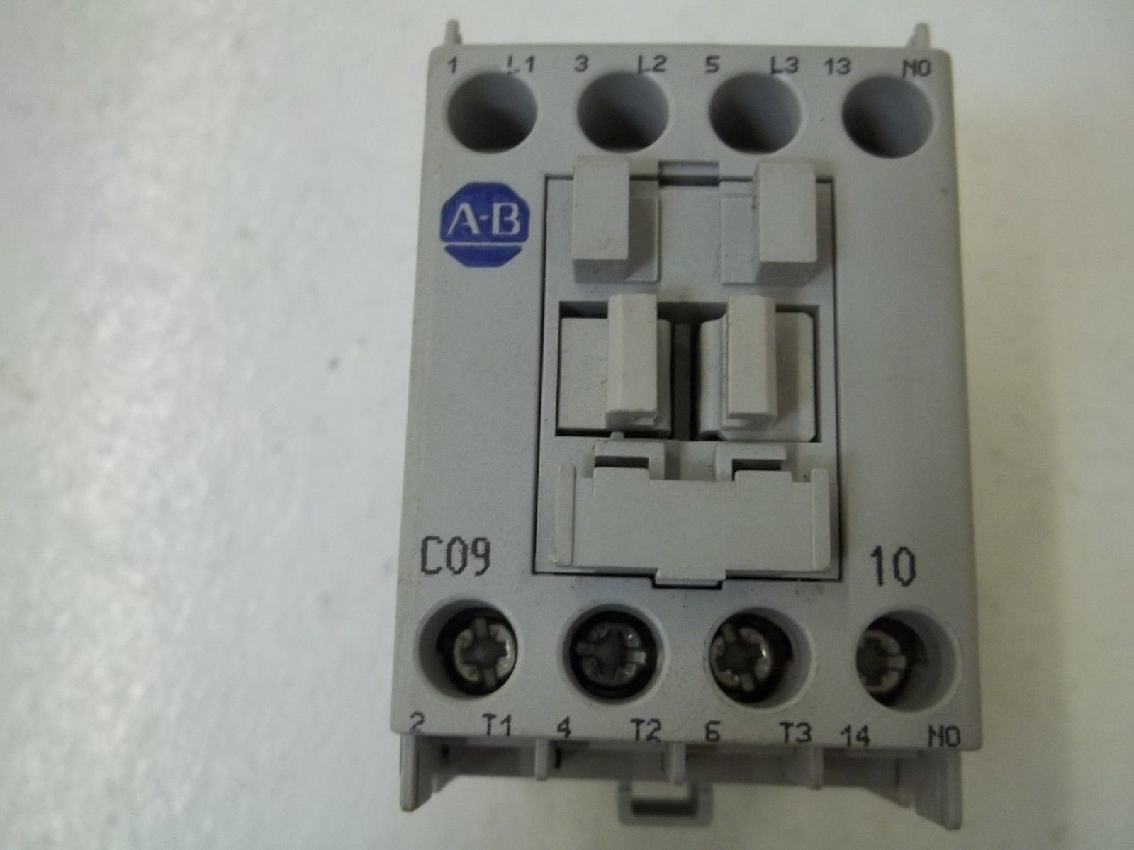 ALLEN BRADLEY 100-C09J10 SER. A CONTACTOR 24V *USED*