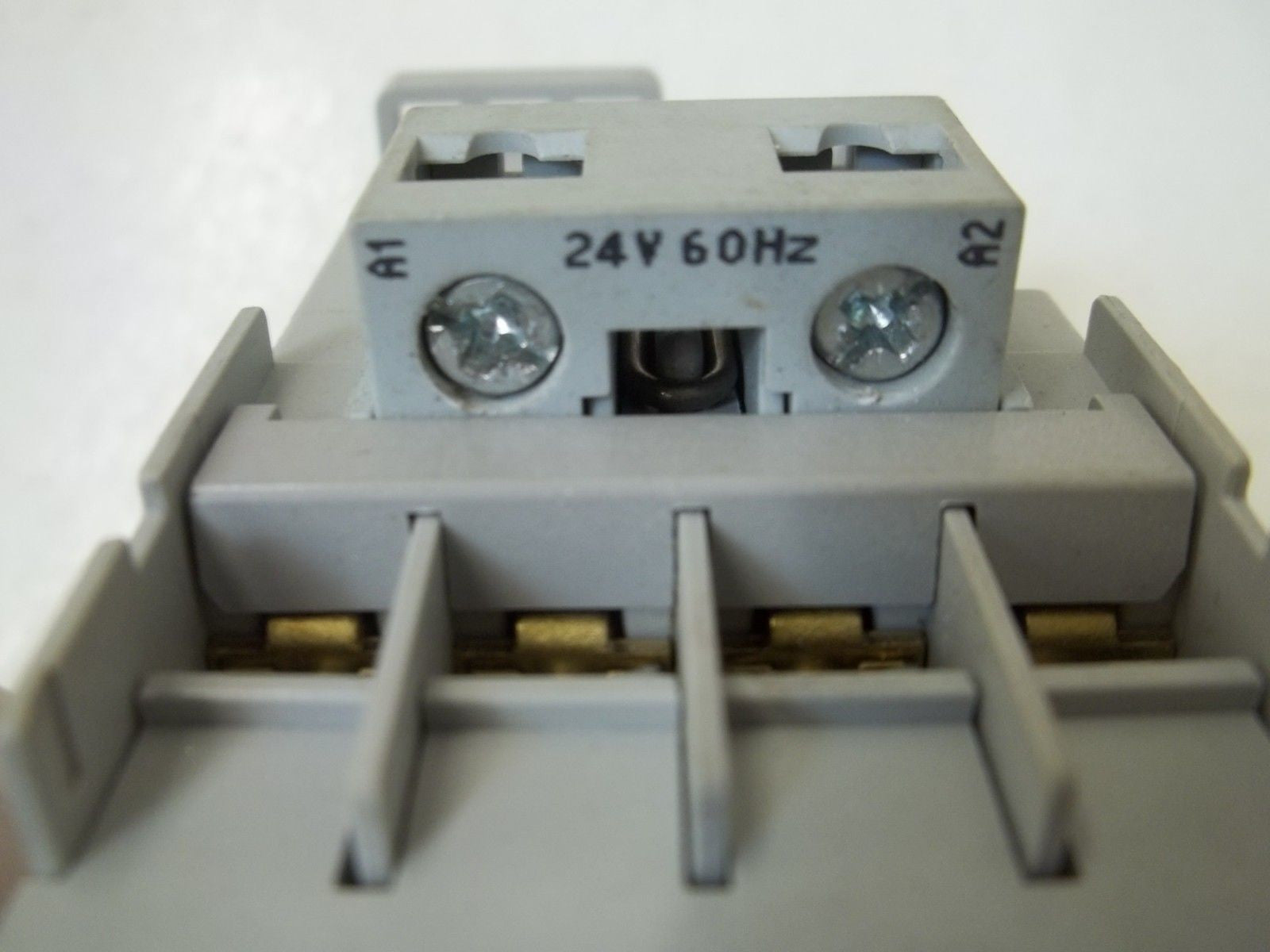 ALLEN BRADLEY 100-C09J10 SER. A CONTACTOR 24V *USED*