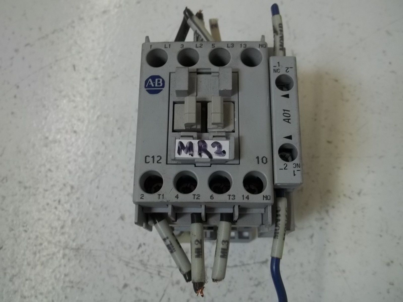 ALLEN BRADLEY 100-C12D10 SER. A CONTACTOR 110/120V *USED*