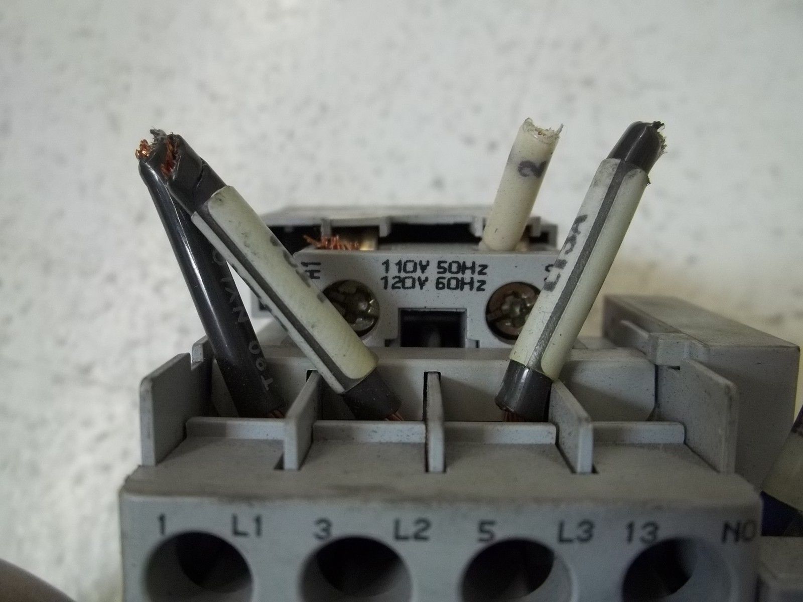 ALLEN BRADLEY 100-C12D10 SER. A CONTACTOR 110/120V *USED*
