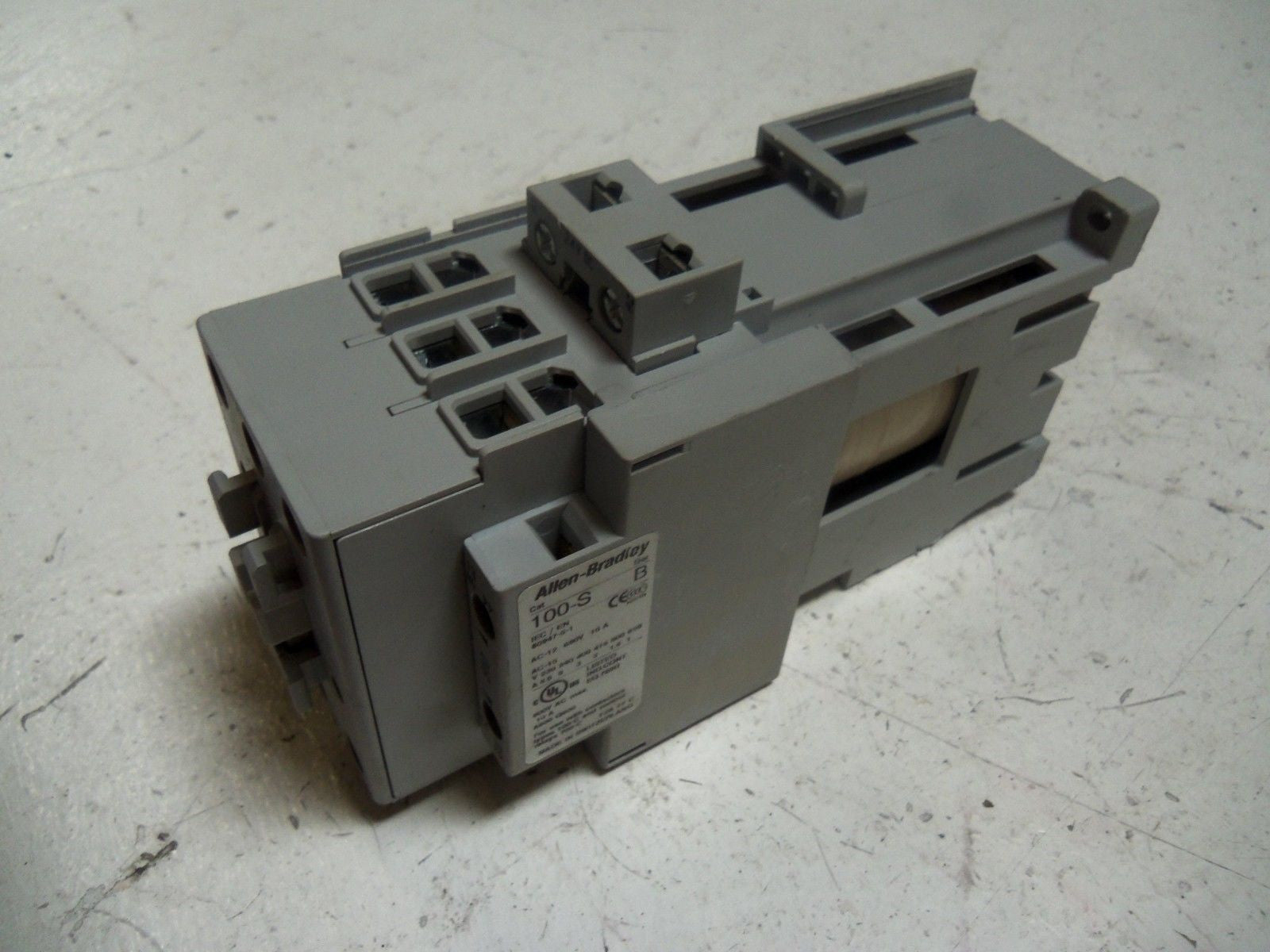 ALLEN BRADLEY 100-C37ZJ00 SER. C CONTACTOR 24VDC *USED*