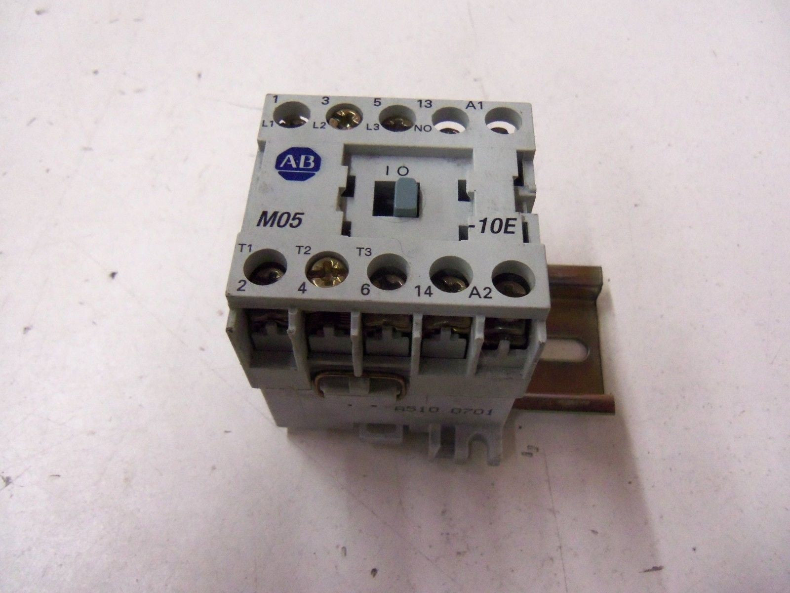 ALLEN BRADLEY 100-M05ND3S SER. A CONTACTOR 110-120V *USED*