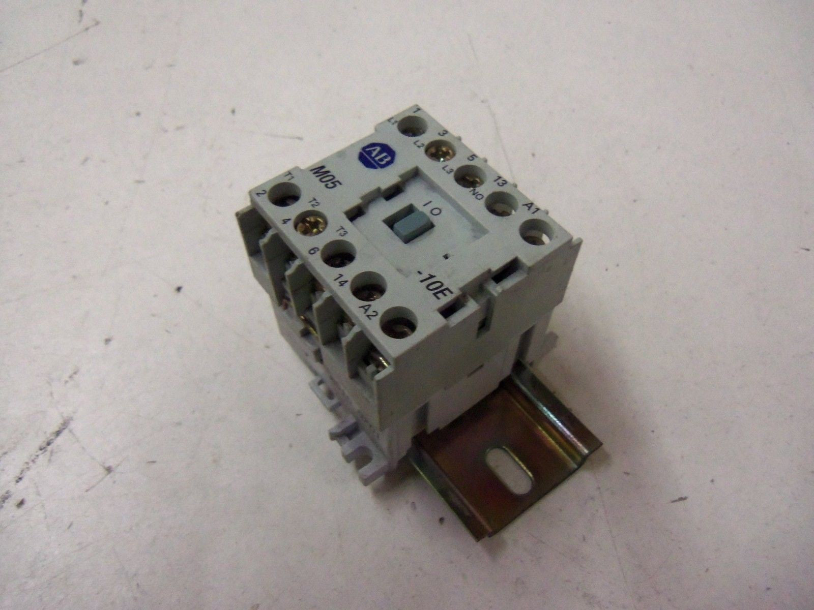 ALLEN BRADLEY 100-M05ND3S SER. A CONTACTOR 110-120V *USED*