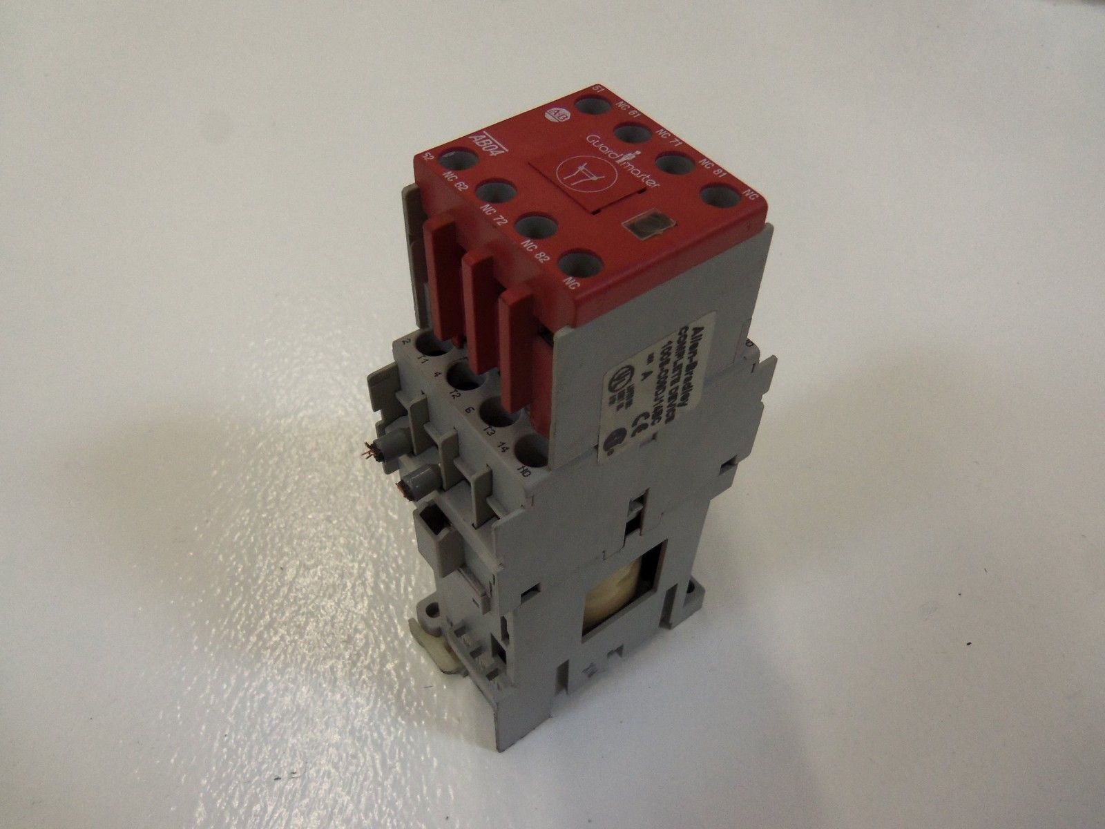 ALLEN BRADLEY 100S-C09DJ14BC SER. A SAFETY CONTACTOR 24VDC *USED*