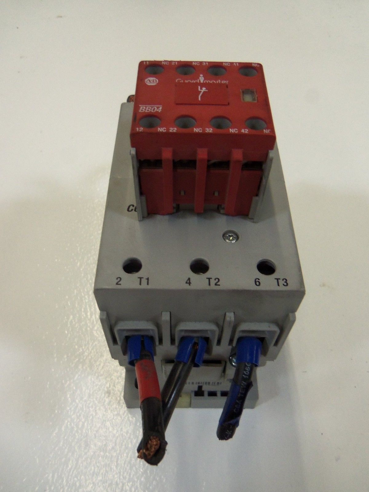 ALLEN BRADLEY 100S-C60DJ14BC SER. B SAFETY CONTACTOR 24VDC *USED*
