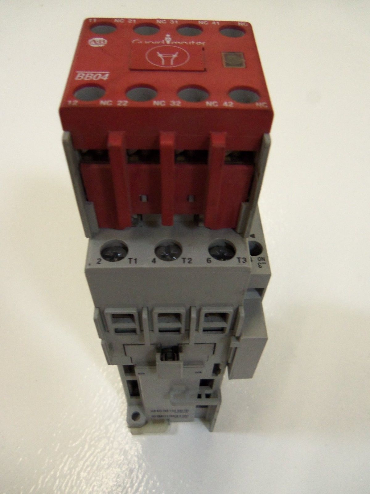 ALLEN BRADLEY 100S-C30DJ14BC SER. A SAFETY CONTACTOR 24VDC *USED*