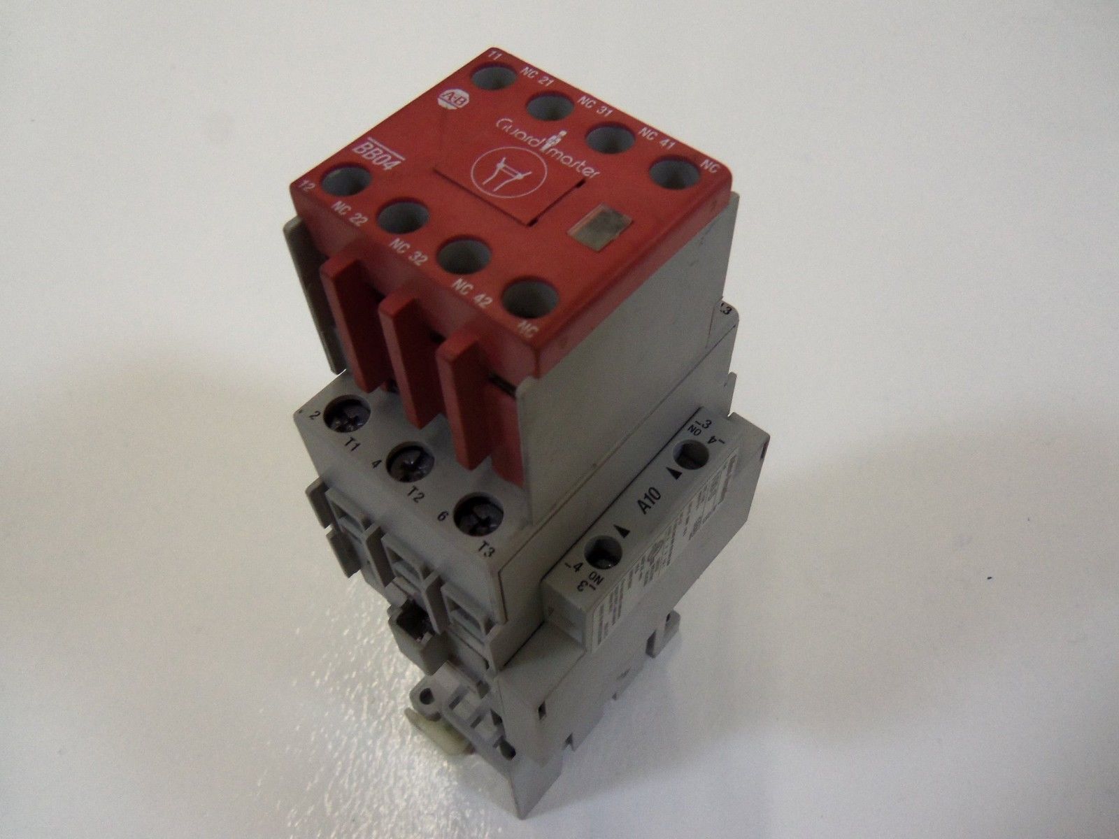 ALLEN BRADLEY 100S-C30DJ14BC SER. A SAFETY CONTACTOR 24VDC *USED*