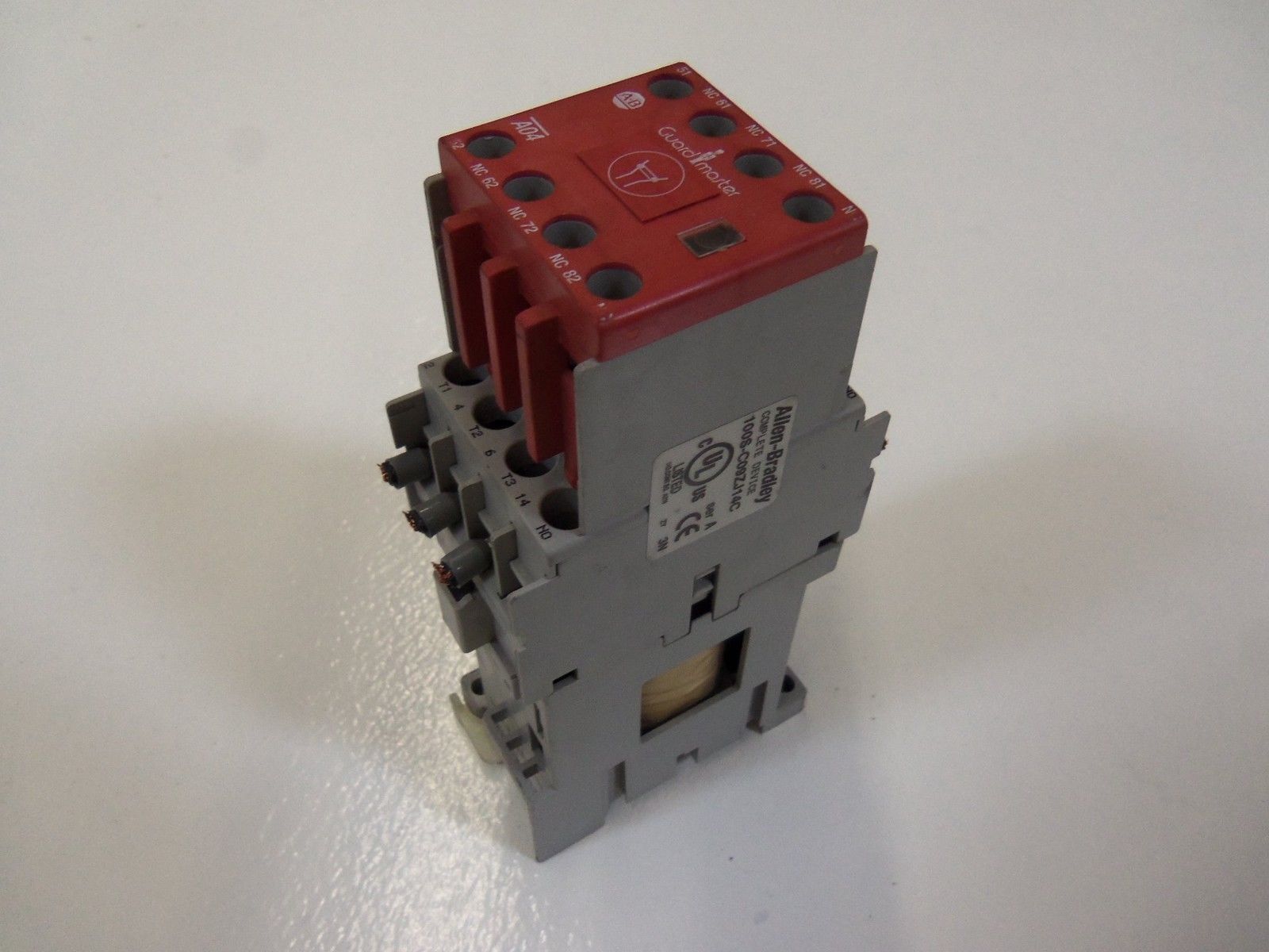 ALLEN BRADLEY 100S-C09ZJ14C SER. A SAFETY CONTACTOR 24VDC *USED*