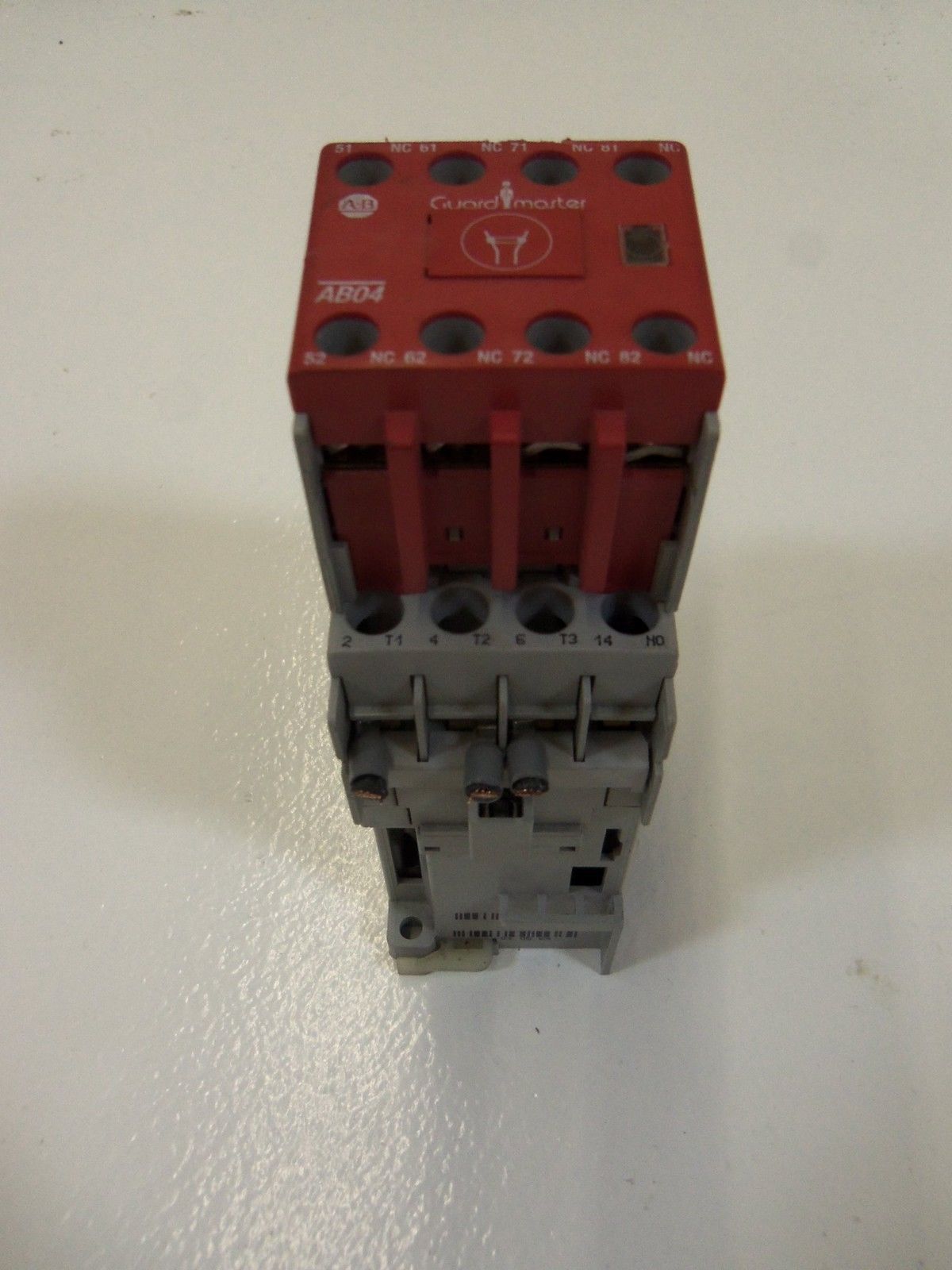 ALLEN BRADLEY 100S-C16DJ14BC SER. B SAFETY CONTACTOR 24VDC *USED*