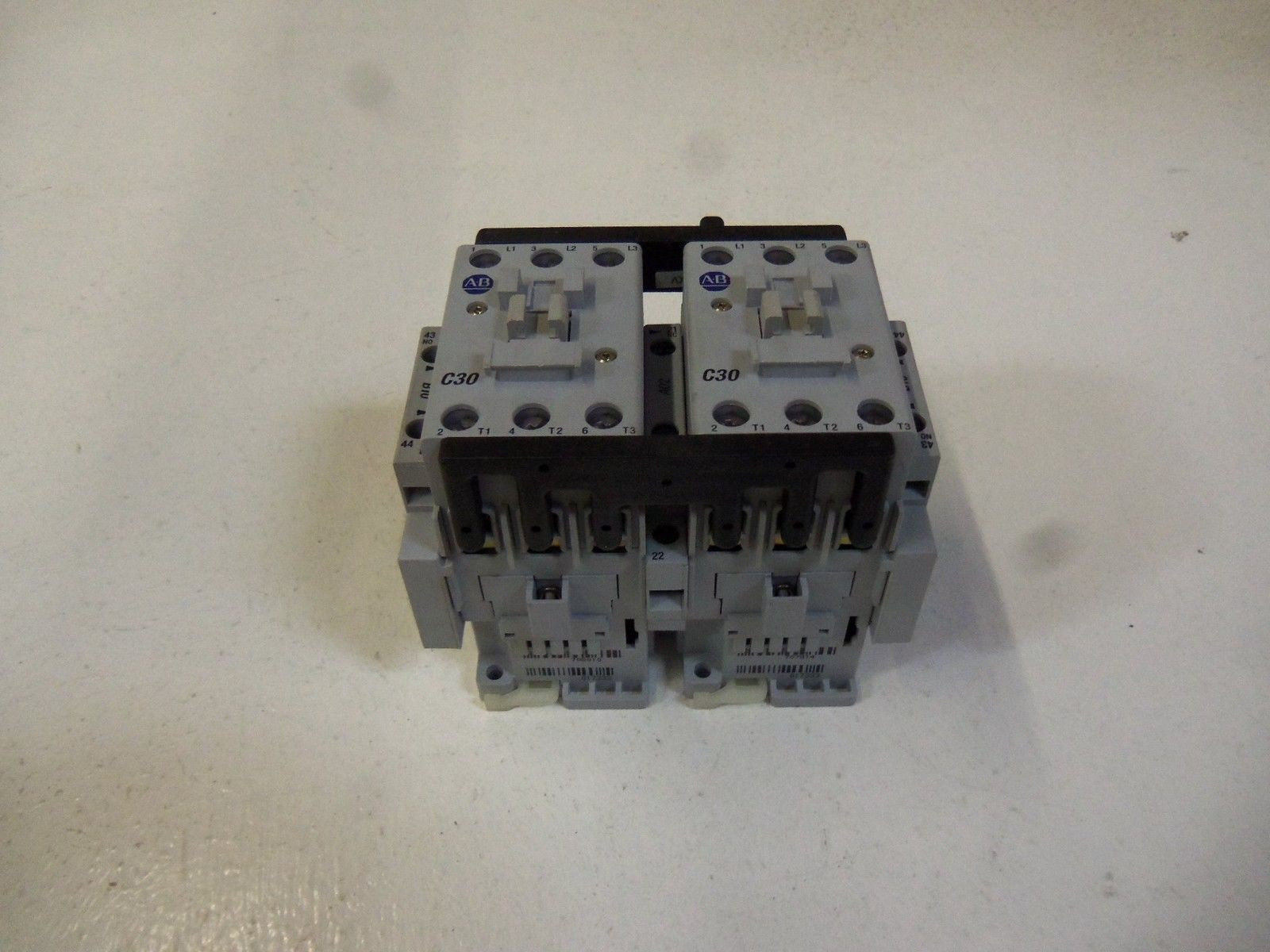 ALLEN BRADLEY 104-C30D22 SER. B CONTACTOR *USED*