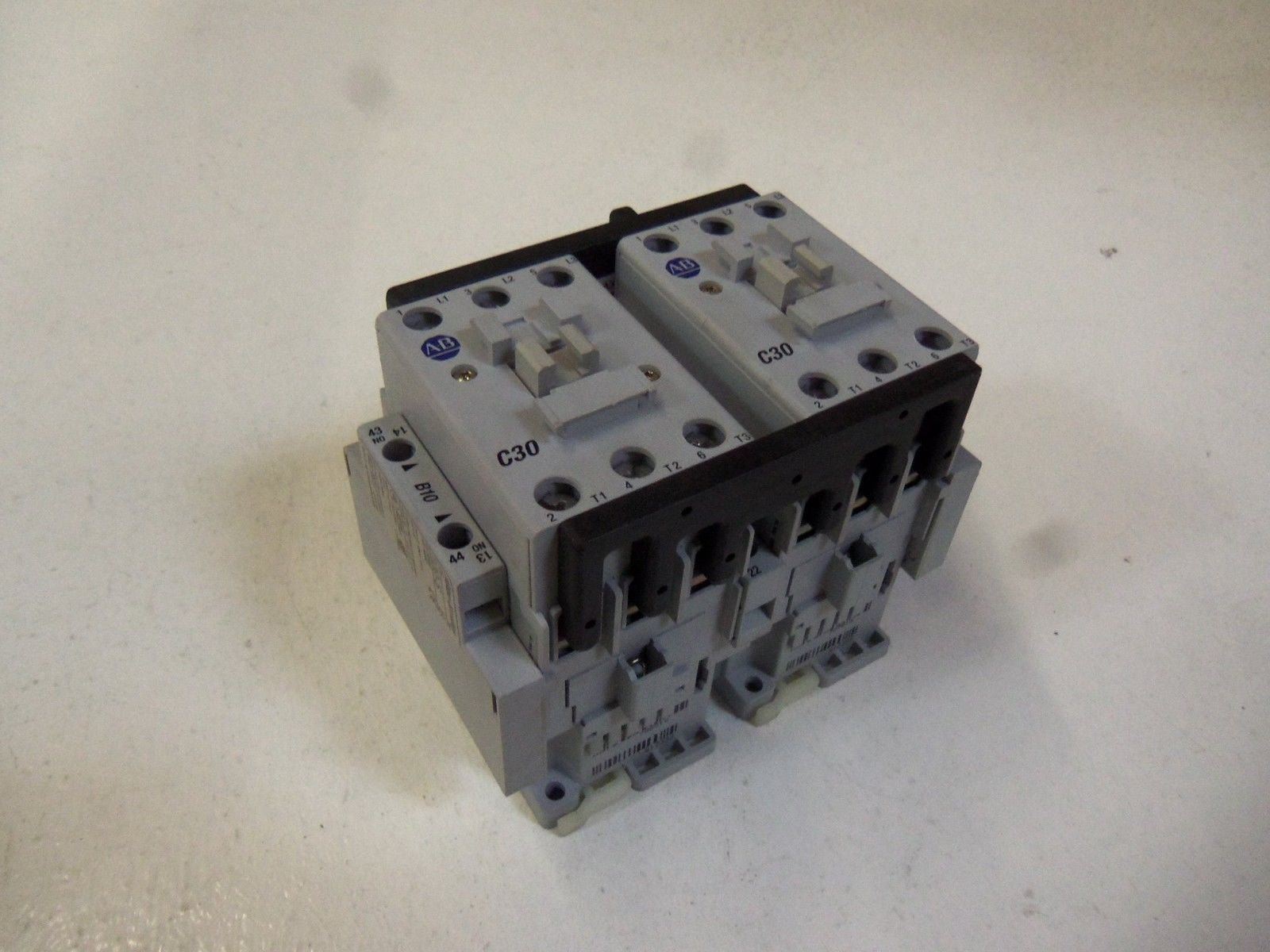ALLEN BRADLEY 104-C30D22 SER. B CONTACTOR *USED*