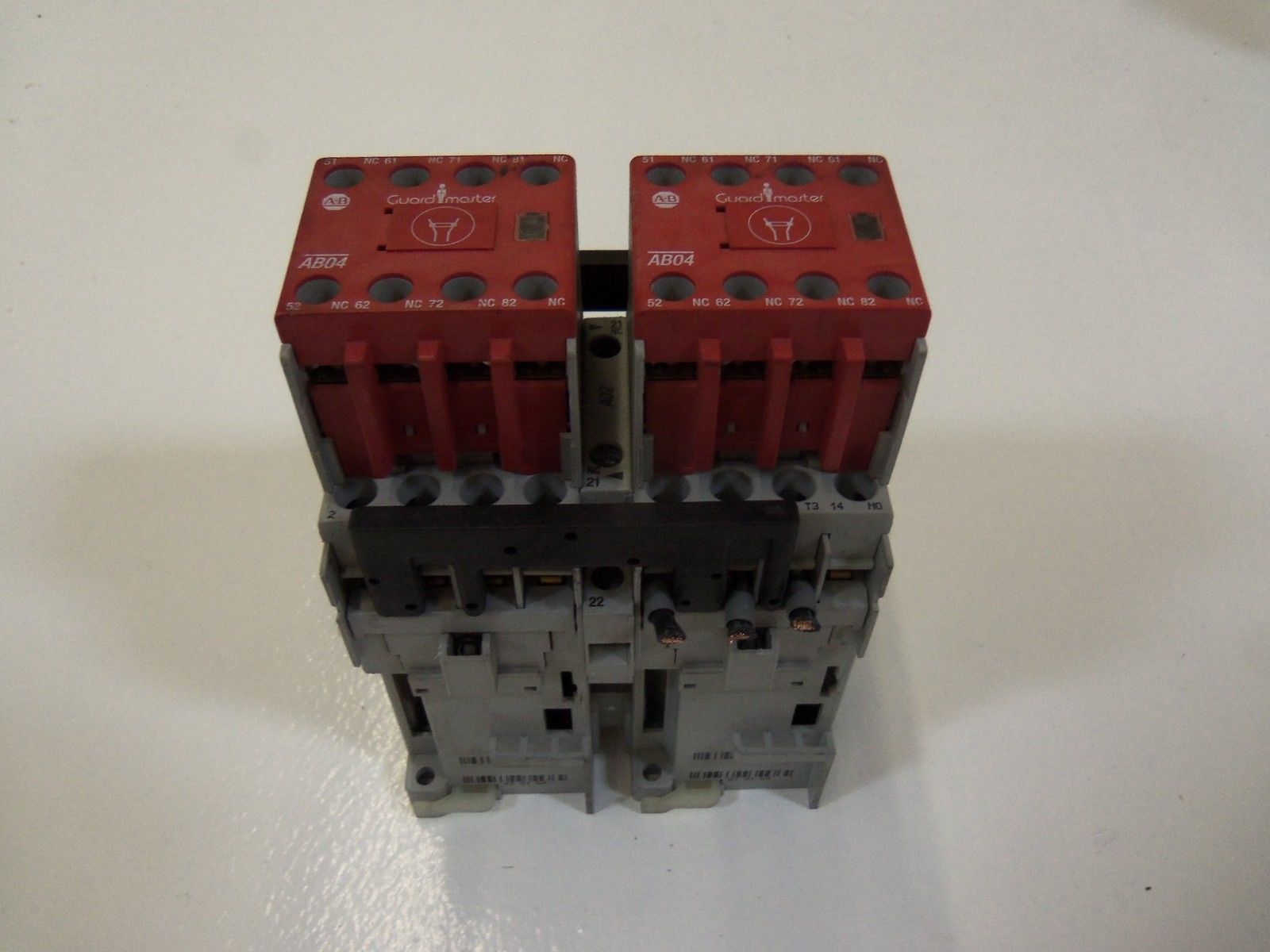 ALLEN BRADLEY 104S-C09DJ210BC SER. B SAFETY CONTACTOR 24VDC *USED*