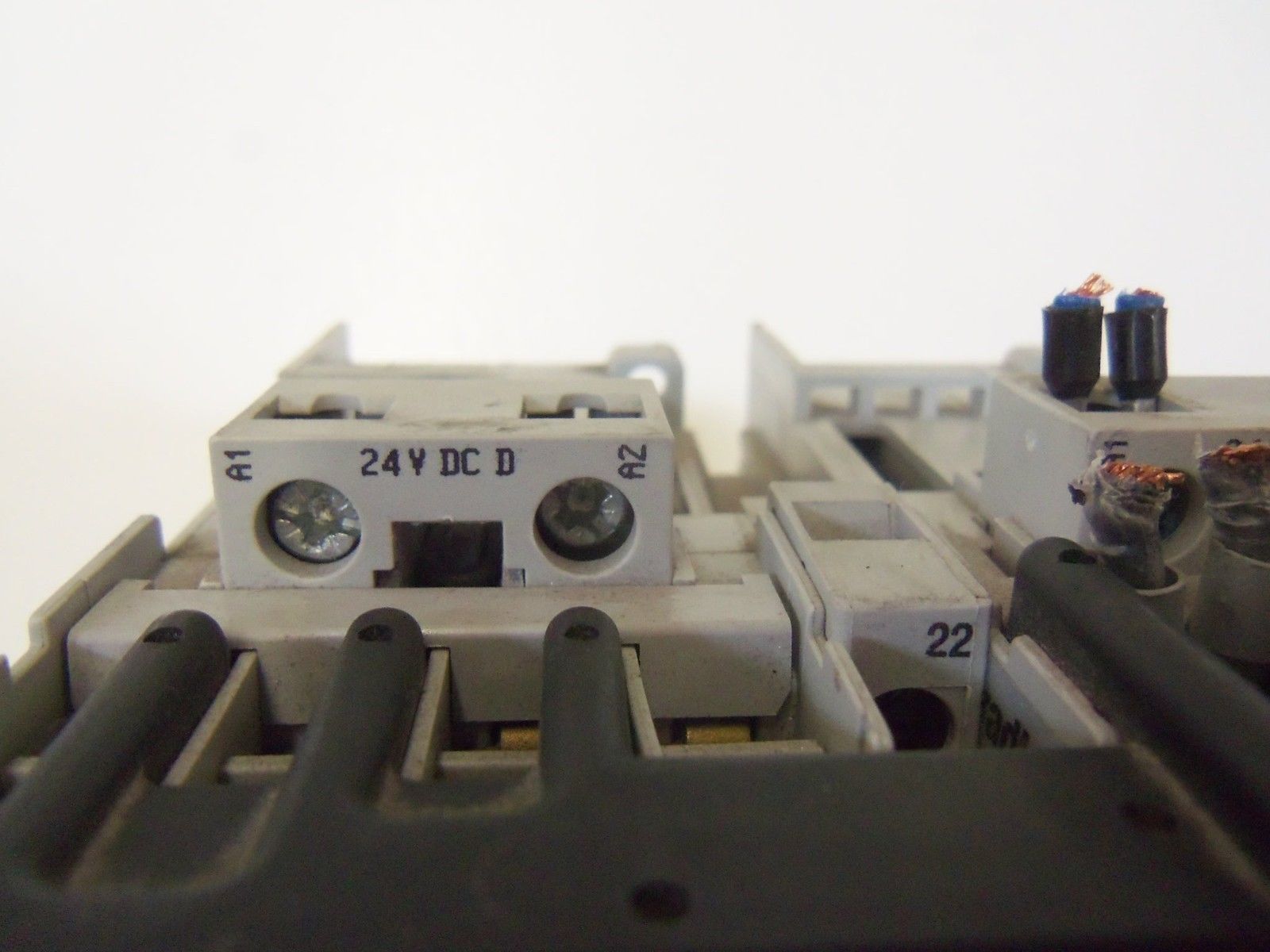 ALLEN BRADLEY 104S-C09DJ210BC SER. B SAFETY CONTACTOR 24VDC *USED*