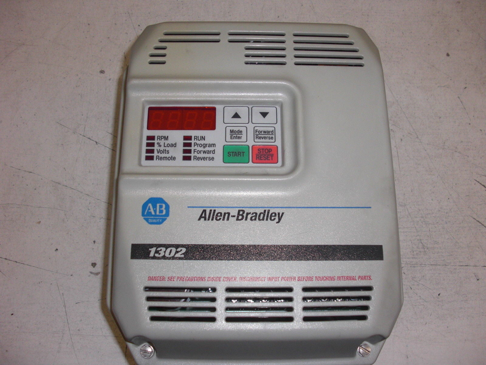ALLEN BRADLEY 1302-C001-AA AC DRIVE *USED*