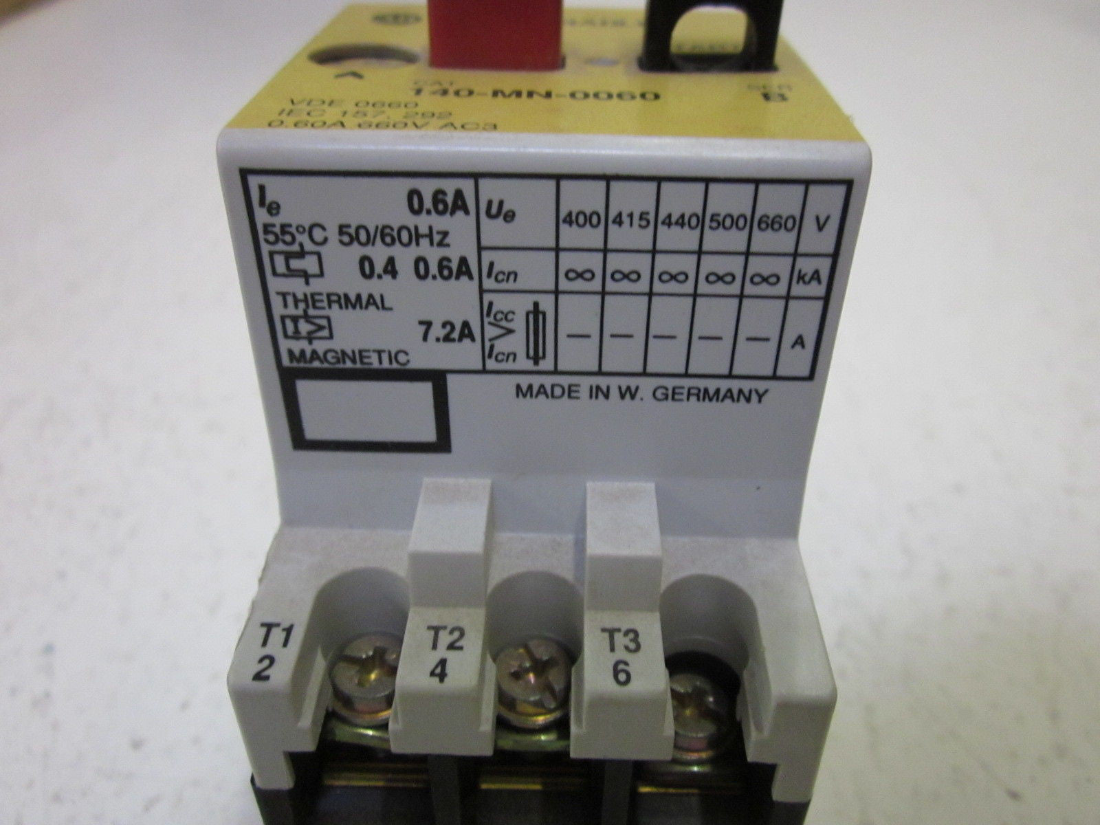 ALLEN BRADLEY 140-MN-0060 SER.B *USED*