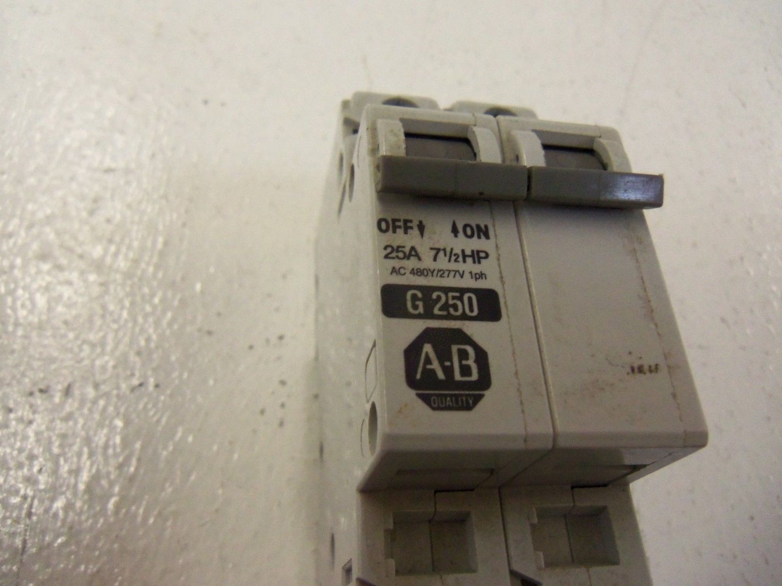 ALLEN BRADLEY 1492-CB2G250 SER. C CIRCUIT BREAKER 25A 7-1/2HP *USED*
