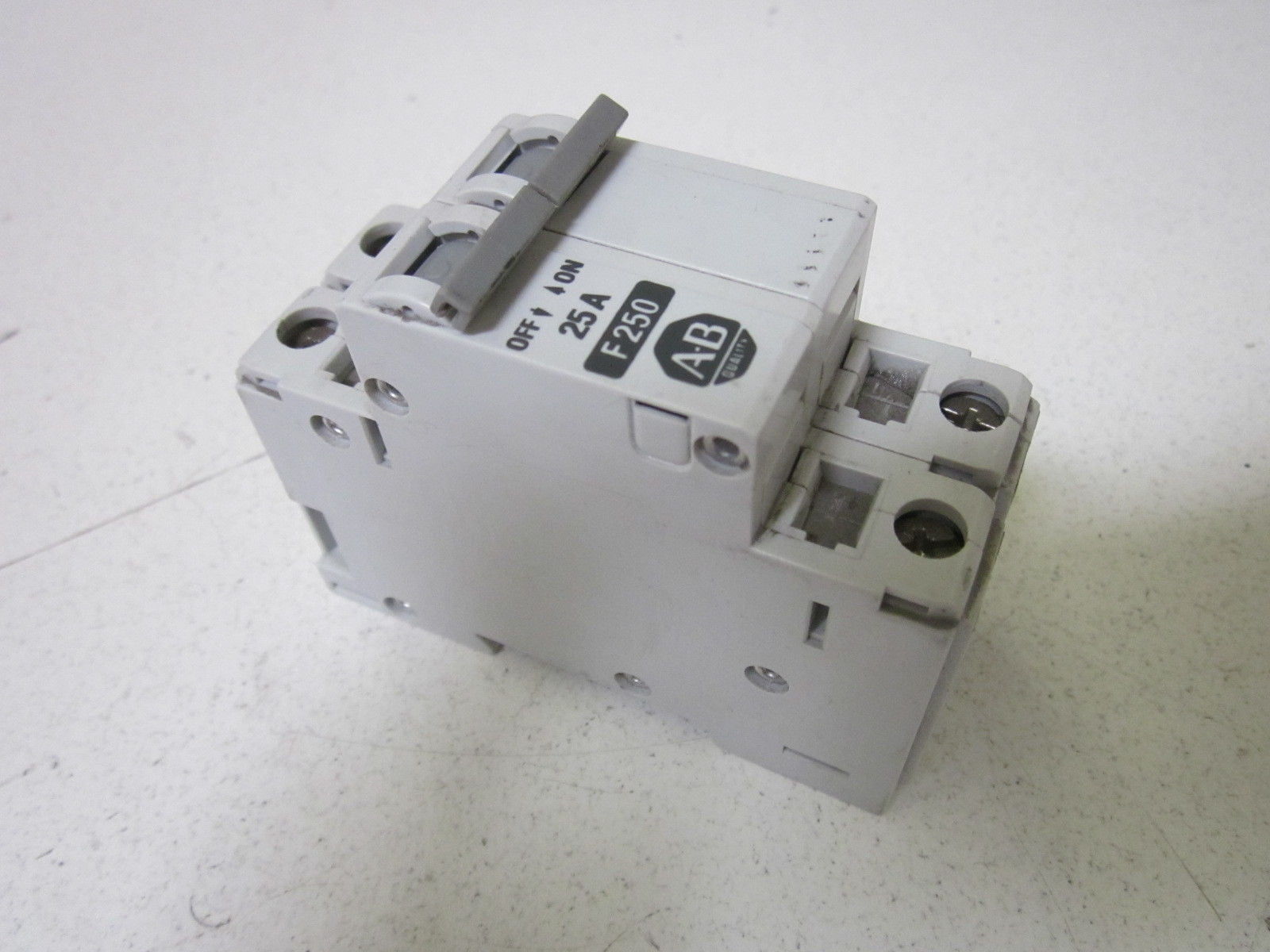 ALLEN BRADLEY 1492-CB2F250 SER. B CIRCUIT BREAKER 25A *USED*