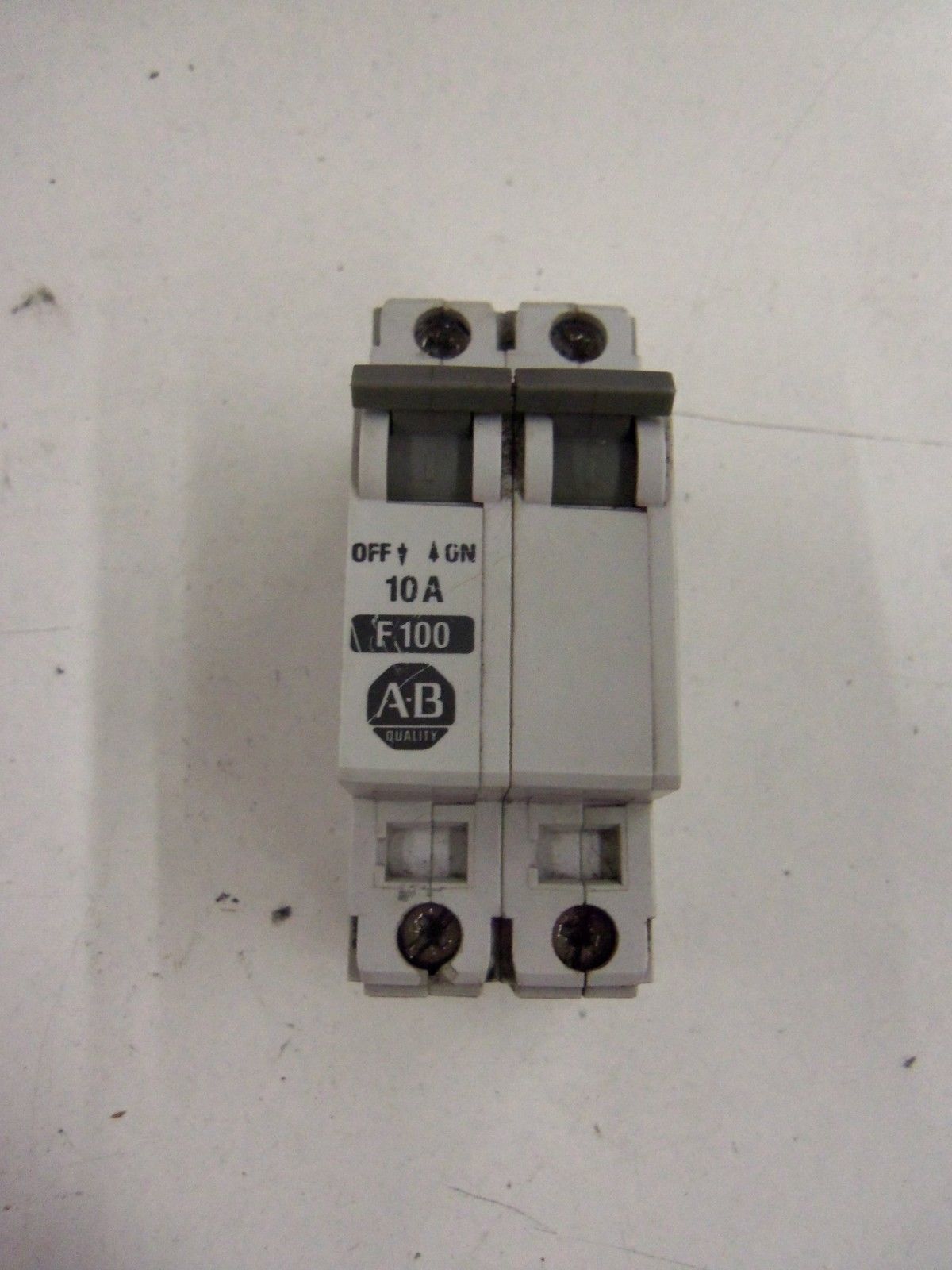 ALLEN BRADLEY 1492-CB2F100 SER. B CIRCUIT BREAKER 10A *USED*