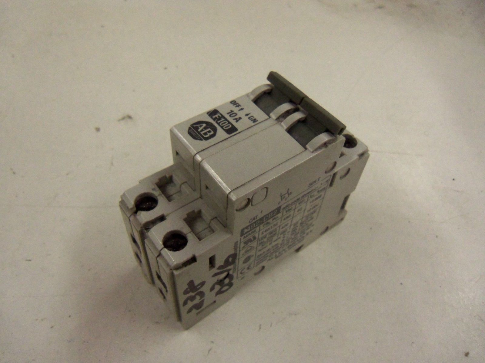 ALLEN BRADLEY 1492-CB2F100 SER. B CIRCUIT BREAKER 10A *USED*