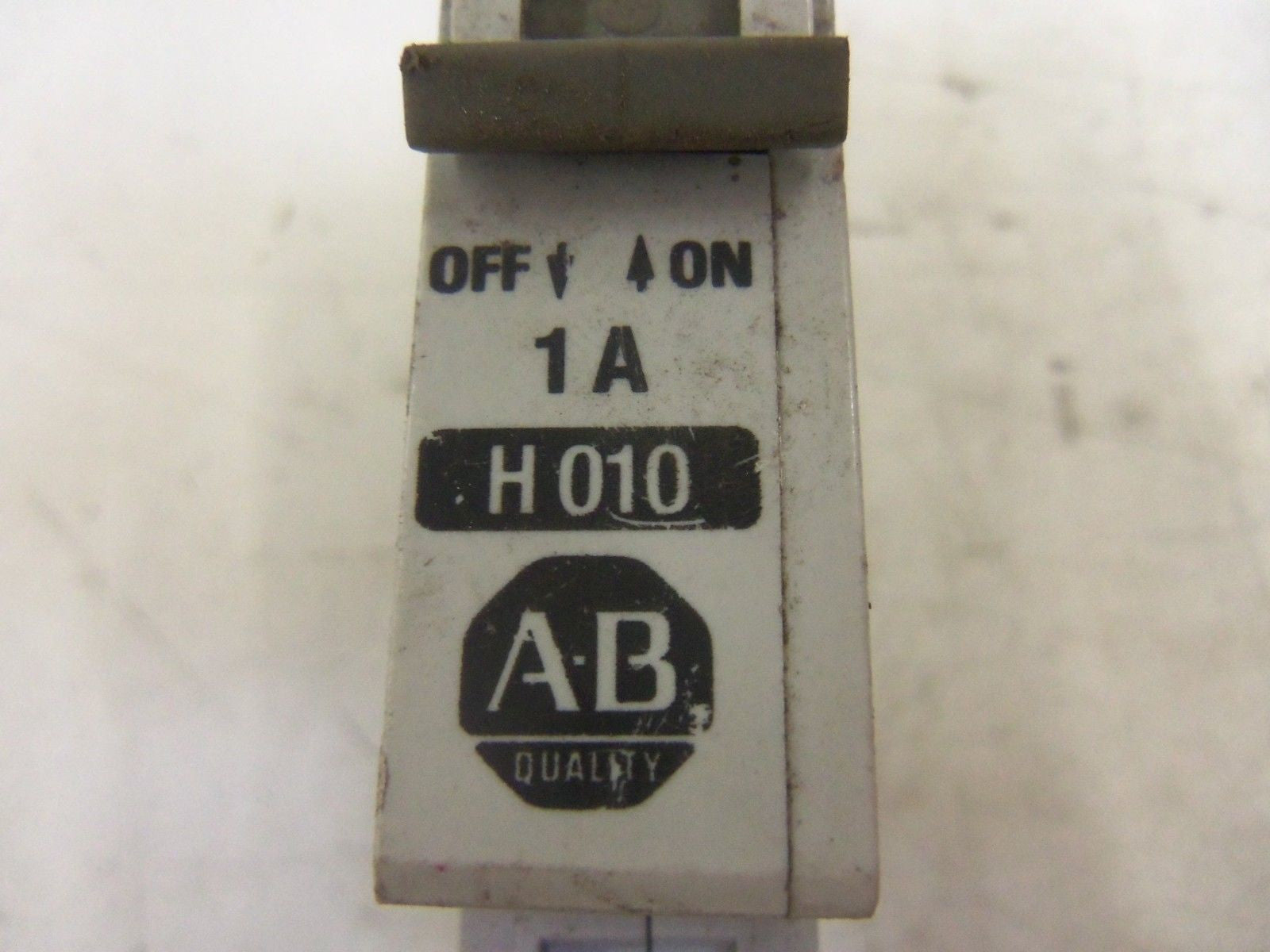 ALLEN BRADLEY 1492-CB1H010 SER. B CIRCUIT BREAKER 1A *USED*