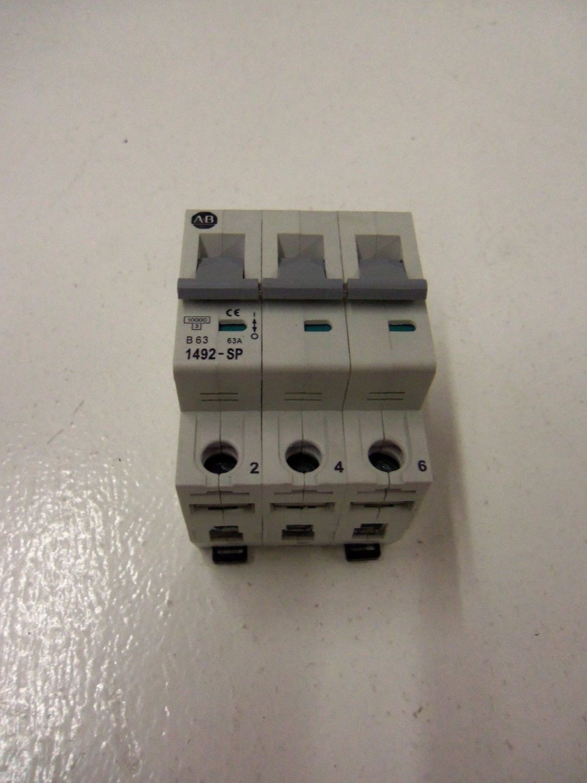 ALLEN BRADLEY 1492-SP3B630 SERIES C *USED*