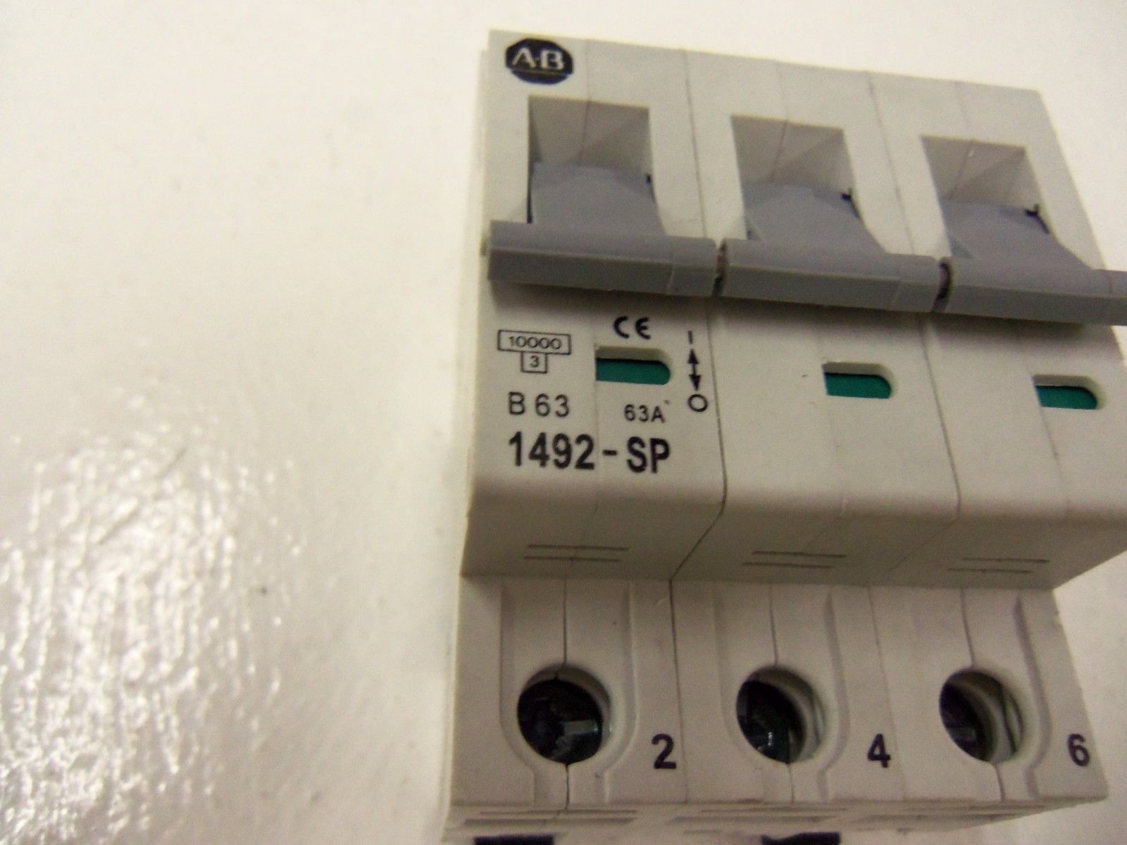 ALLEN BRADLEY 1492-SP3B630 SERIES C *USED*