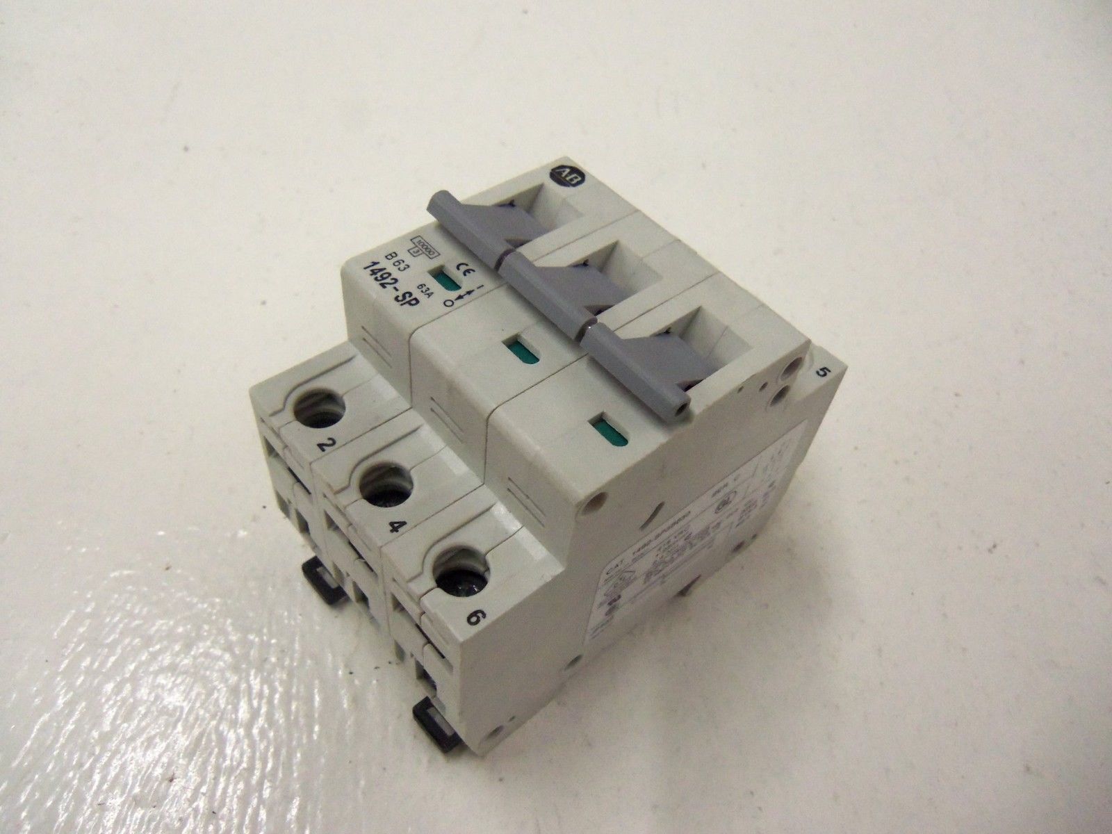 ALLEN BRADLEY 1492-SP3B630 SERIES C *USED*