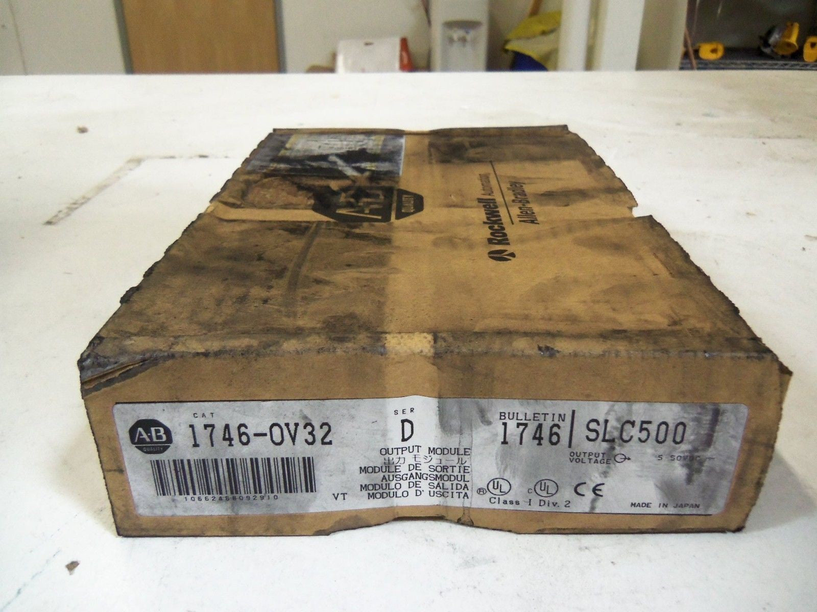 ALLEN BRADLEY SLC 500 1746-OV32 SER. D OUTPUT MODULE *FACTORY SEALED*