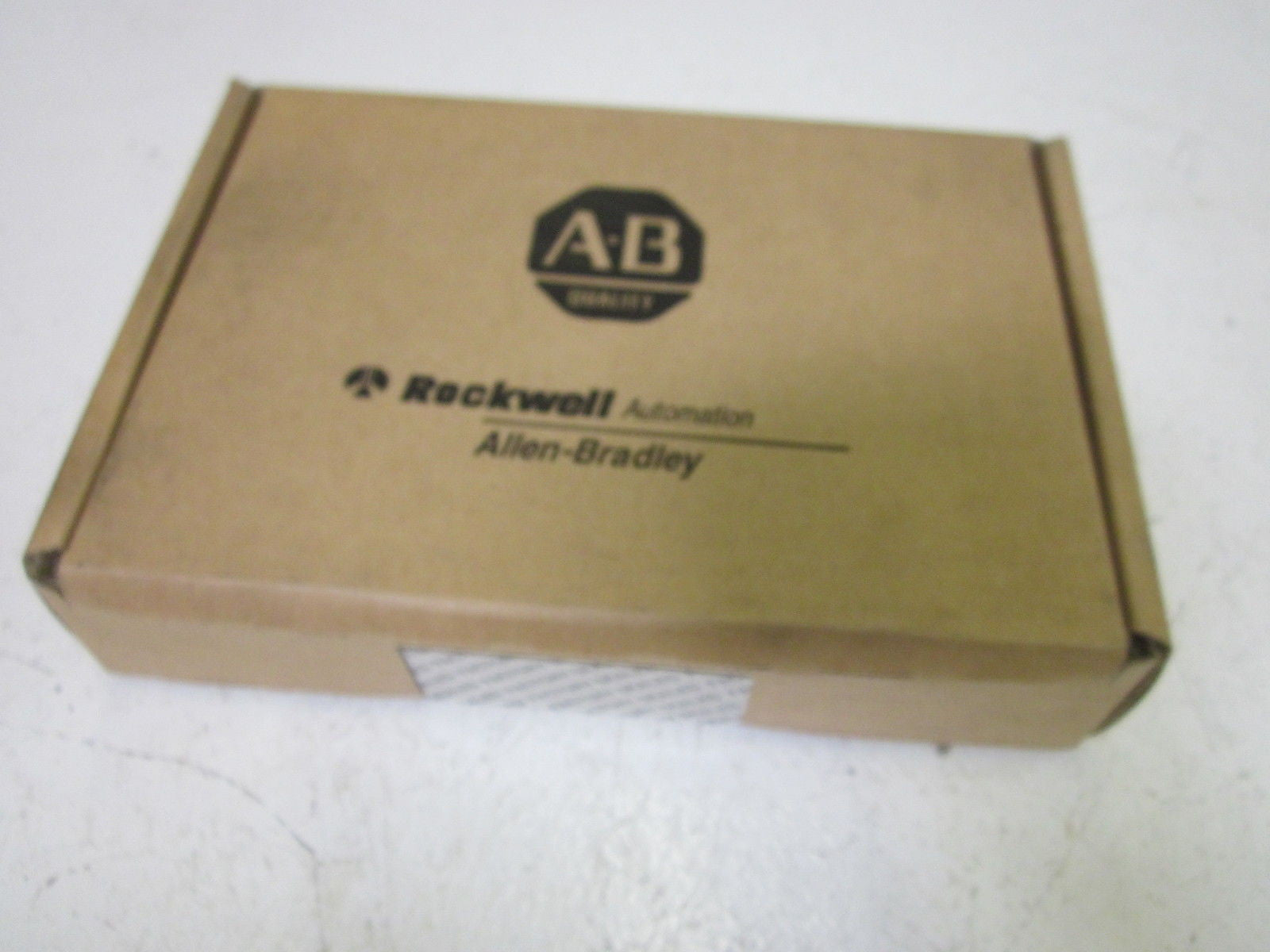 ALLEN BRADLEY SLC 500 1746-OA8 SER. A OUTPUT MODULE DATE: 2006 *FACTORY SEALED*