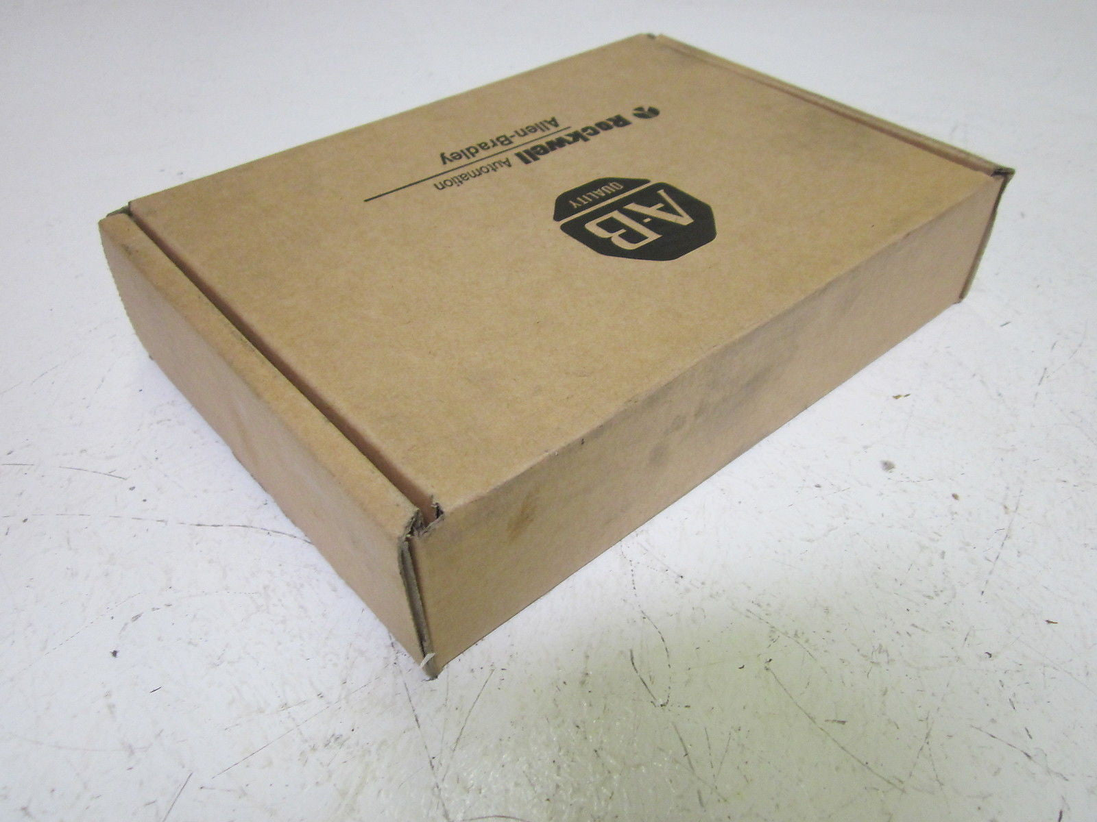 ALLEN BRADLEY SLC 500 1746-OA8 SER. A OUTPUT MODULE DATE: 2006 *FACTORY SEALED*