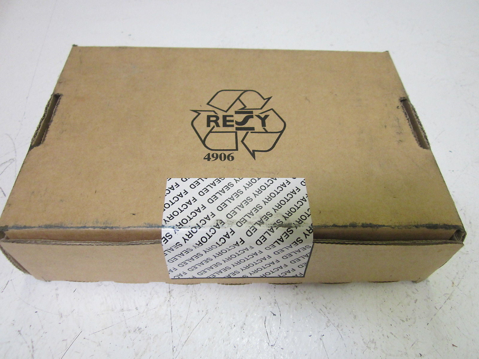 ALLEN BRADLEY SLC 500 1746-OA8 SER. A OUTPUT MODULE DATE: 2006 *FACTORY SEALED*