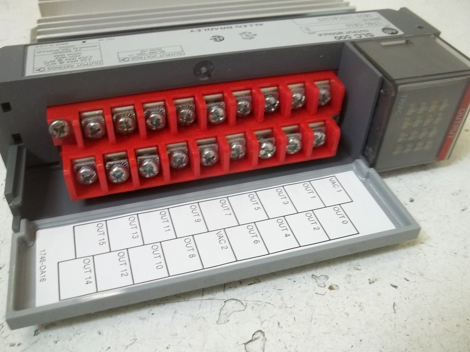 ALLEN BRADLEY 1746-OA16 SER. B *USED*