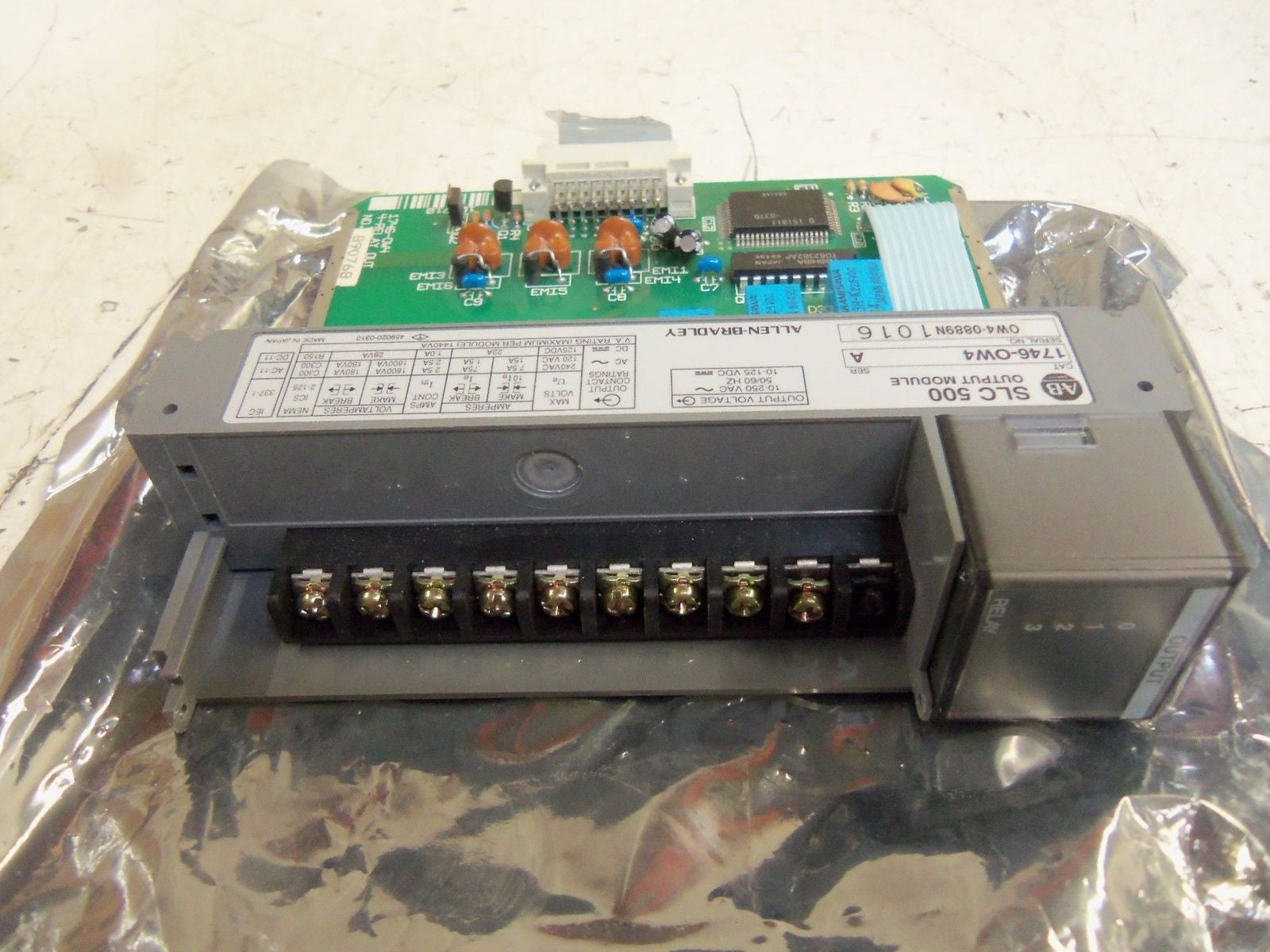 ALLEN BRADLEY SLC 500 1746-OW4 SER. A OUTPUT MODULE (AS PICTURED) *USED*