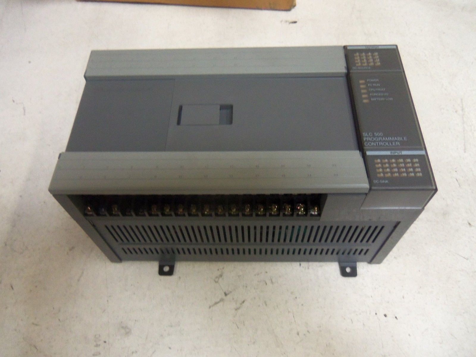 ALLEN BRADLEY 1747-L40E SERIES B PROCESSOR UNIT *NEW IN BOX*