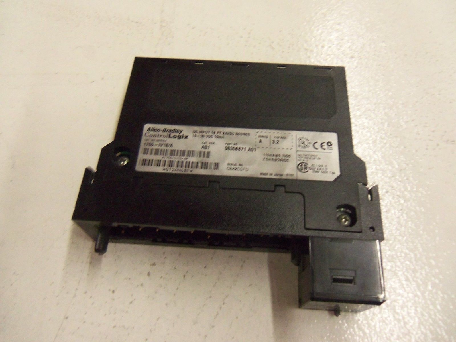 ALLEN BRADLEY CONTROLLOGIX 1756-IV16 SER. A F/W 3.2 INPUT MODULE *USED*