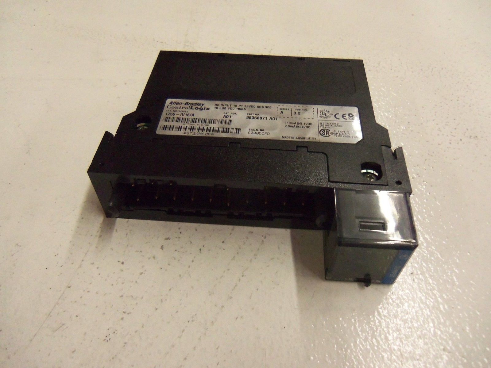 ALLEN BRADLEY CONTROLLOGIX 1756-IV16 SER. A F/W 3.2 INPUT MODULE *USED*