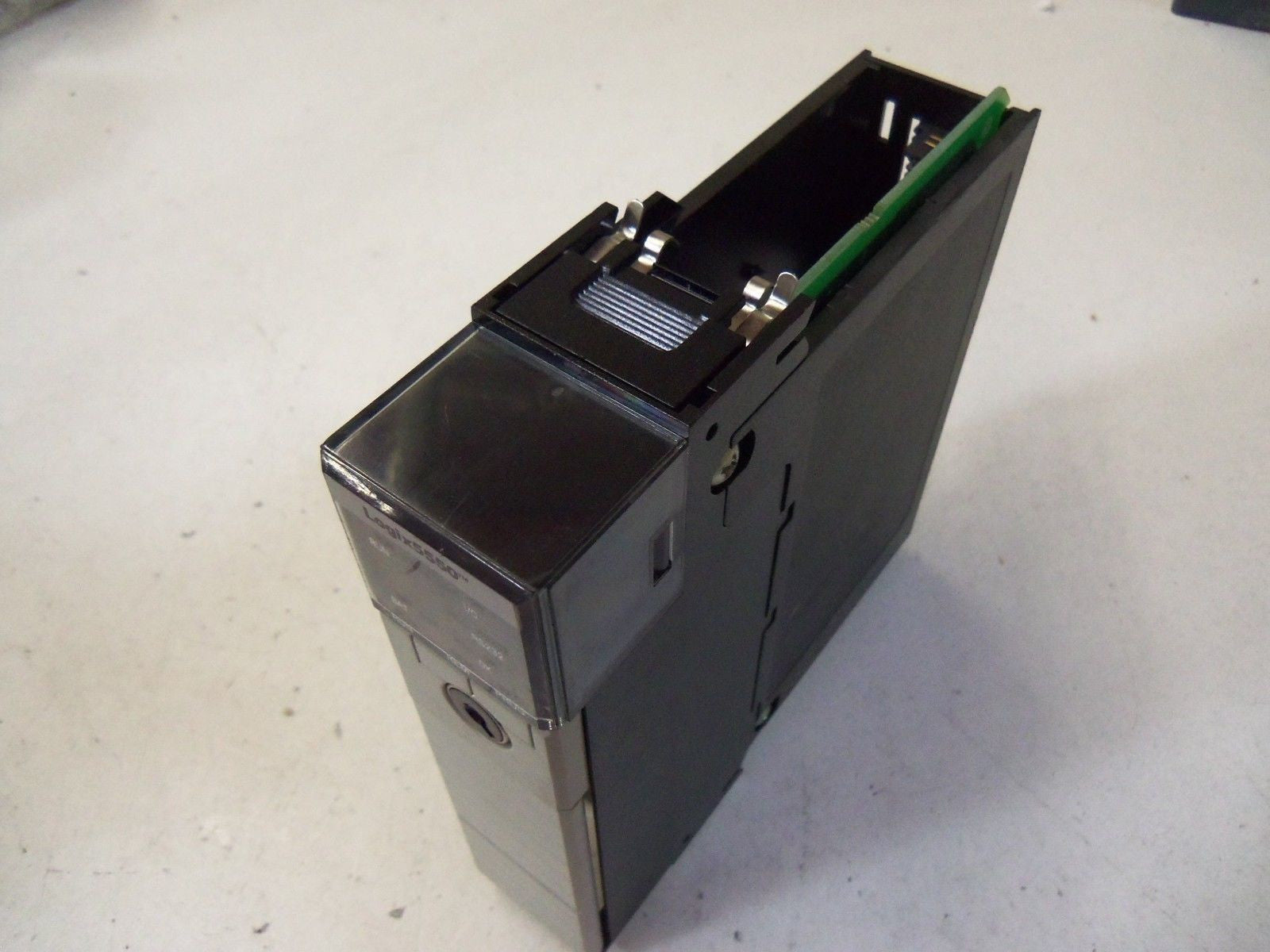 ALLEN BRADLEY CONTROLLOGIX 1756-L1 SER. A F/W 7.10 PROCESSOR(NO KEY)*NEW NO BOX*